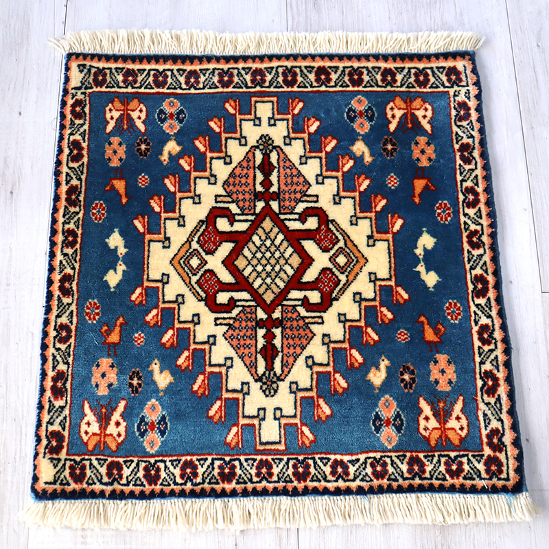 ギャッベ ウールの手織りマット 座布団サイズ41×42cm ブルー＆ナチュラル・花と蝶ちょ/カシュクーリ