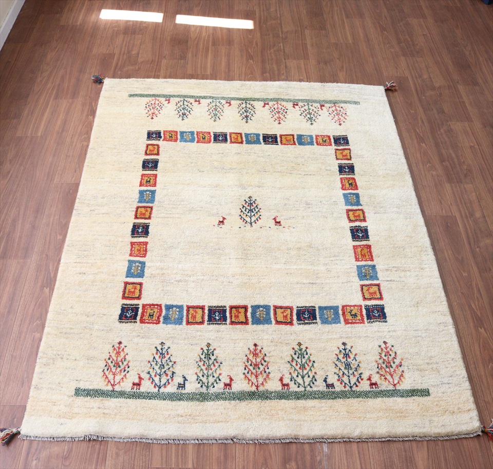 ギャッベ　カシュカイ族の手織り230×168cm ウールのアイボリー　タイルと生命の樹
