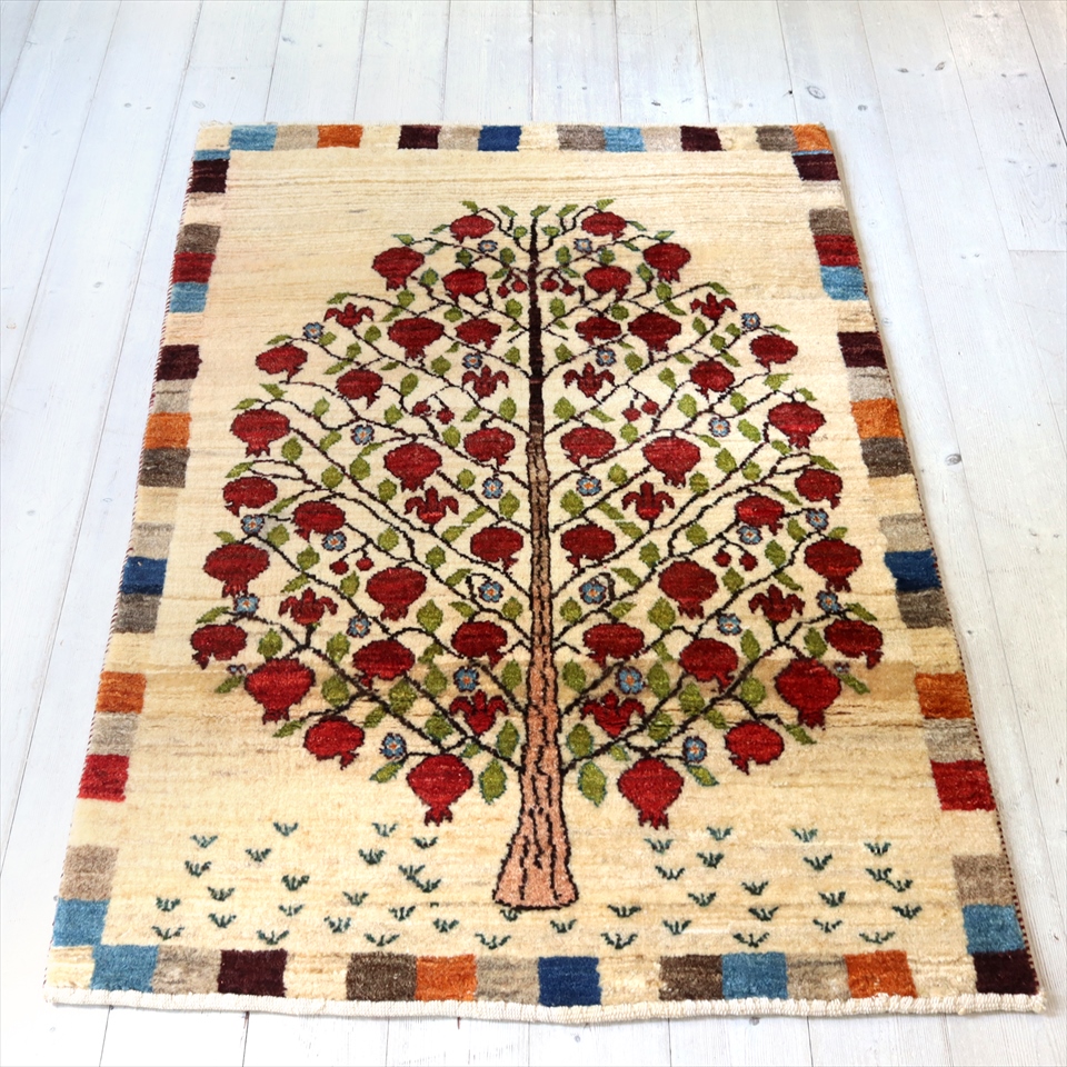 ギャッベ　カシュカイ族の手織り120×81cmザクロの樹　カラフルタイル