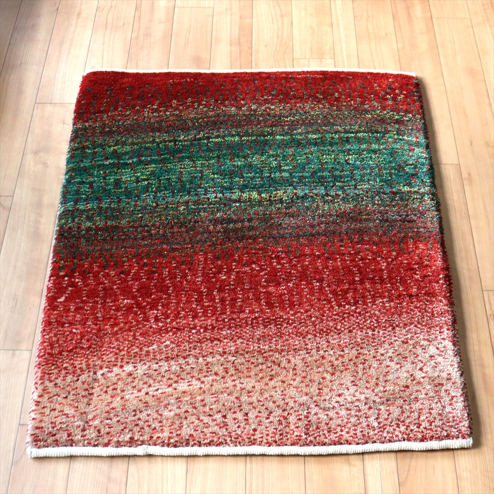 ギャッベ　リズバフト 細かな織り74×60cm 流れるようなレッド＆グリーンのグラデーション