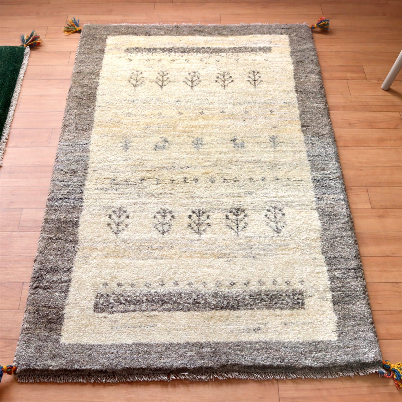 ギャッベ カシュカイ族の手織りラグ126×77cm ナチュラルアイボリー&グレー