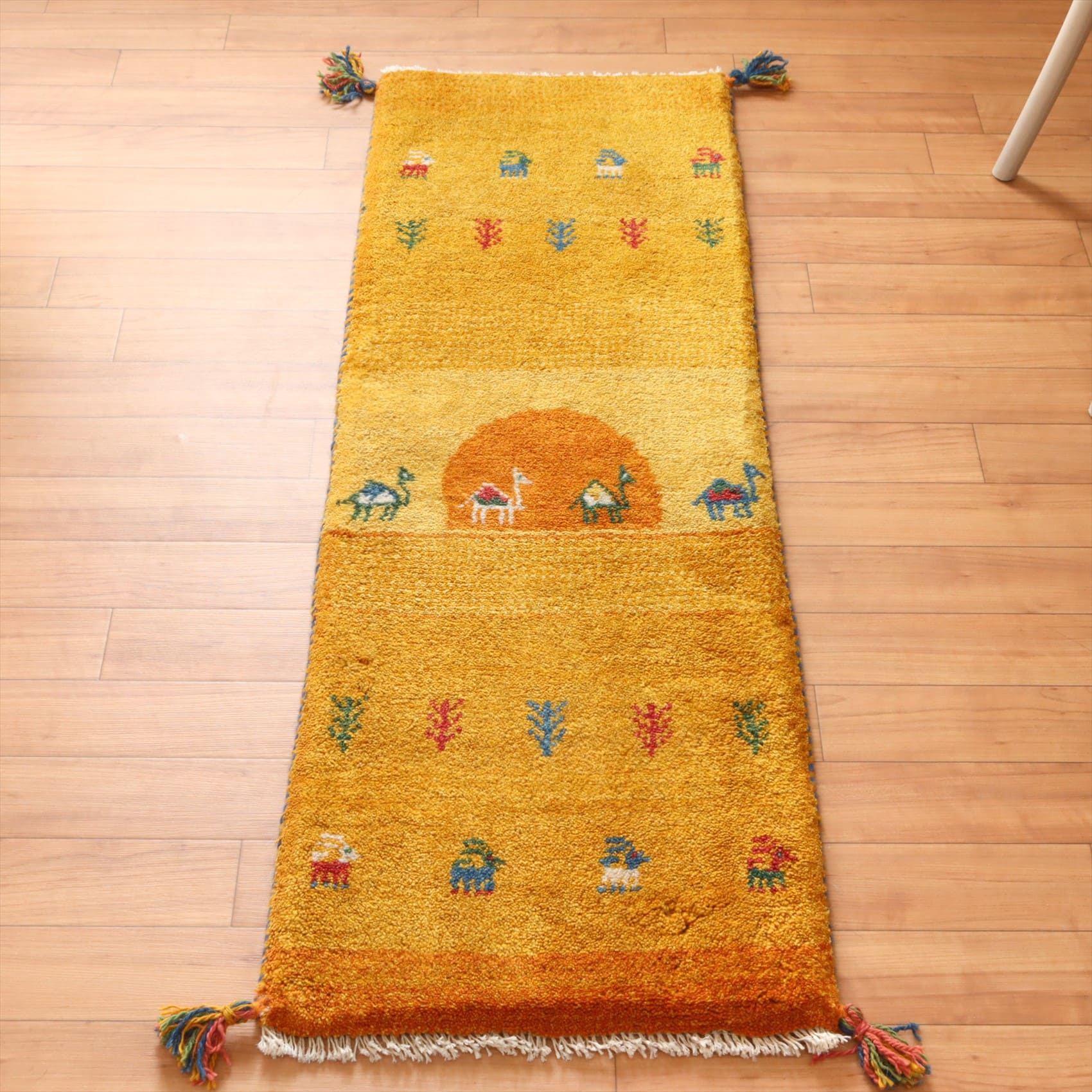 ギャッベ　カシュカイ族の手織りラグ116×40cm 夕焼けとラクダ オレンジ