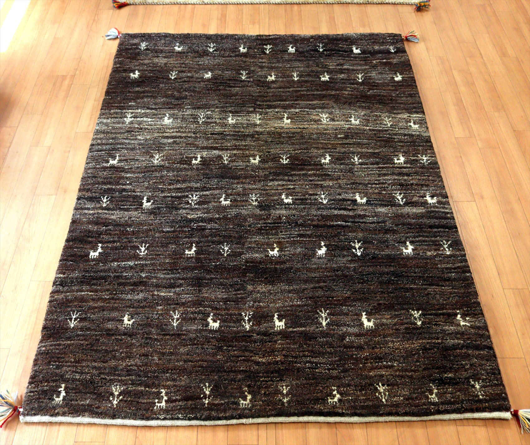ギャッベ イランの手織りラグ179×123cm 動物と植物のモチーフ