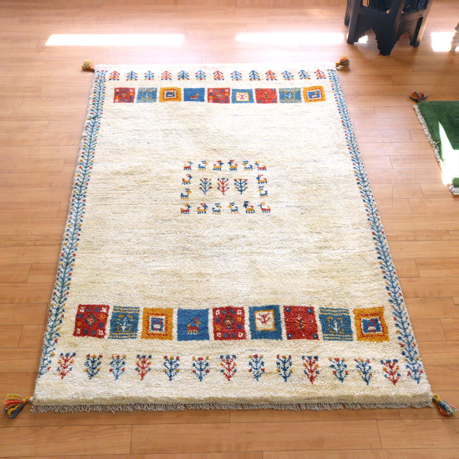 カシュカイ族の手織りラグ ギャッベ 156×108cm ナチュラルアイボリー タイルデザイン