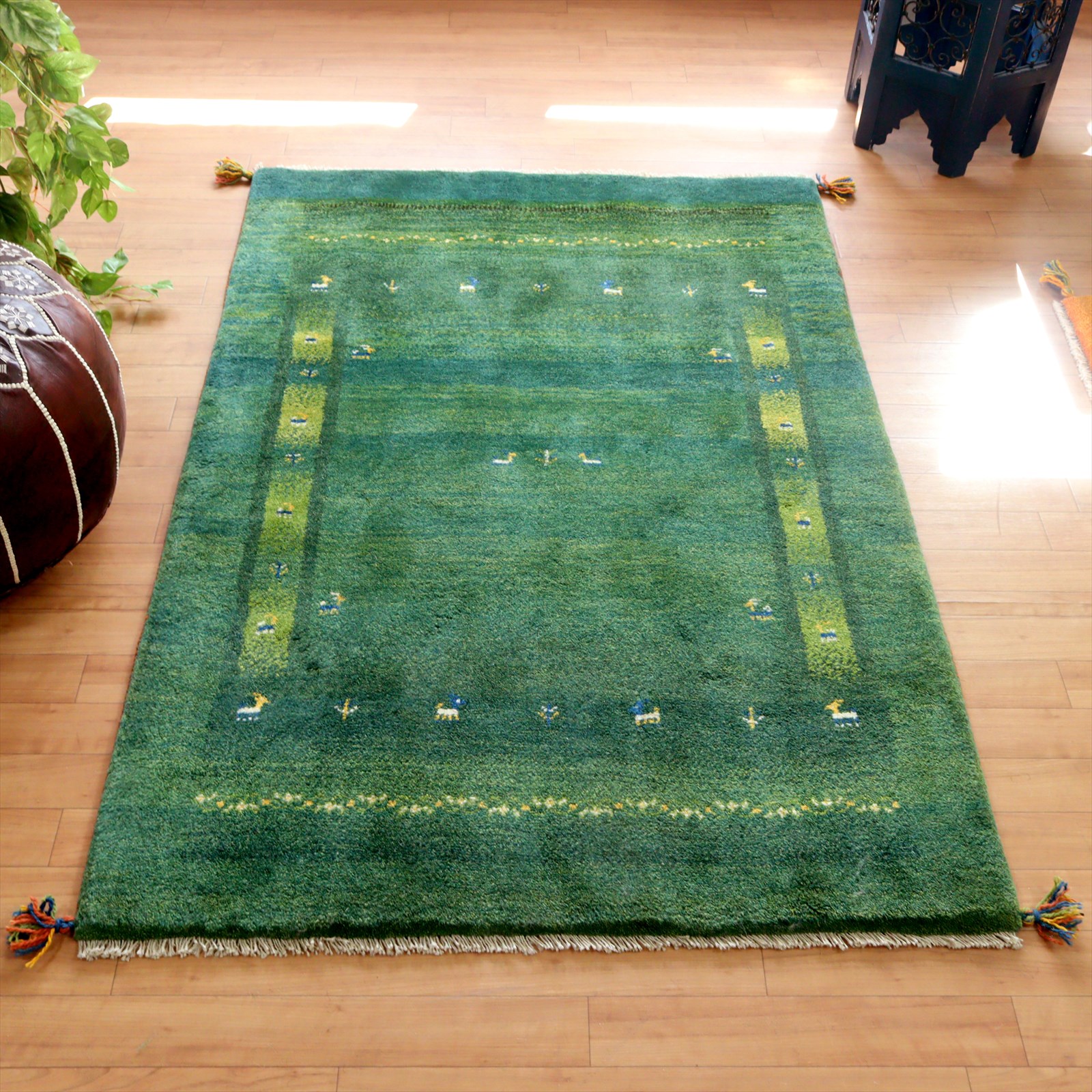 イランの手織りラグ ギャッベ 147×102cm グリーン ヤギと植物