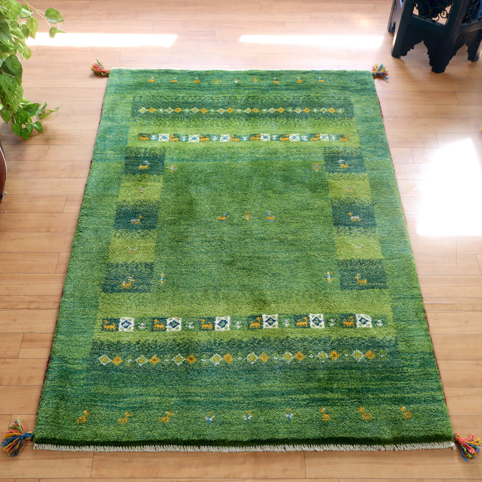 ギャッベ カシュカイ族の手織りラグ 141×100cm グリーン 動物と幾何学模様
