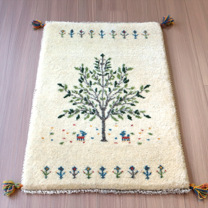 カシュカイ族の手織りラグ ギャッベ88×58cm 大きな木