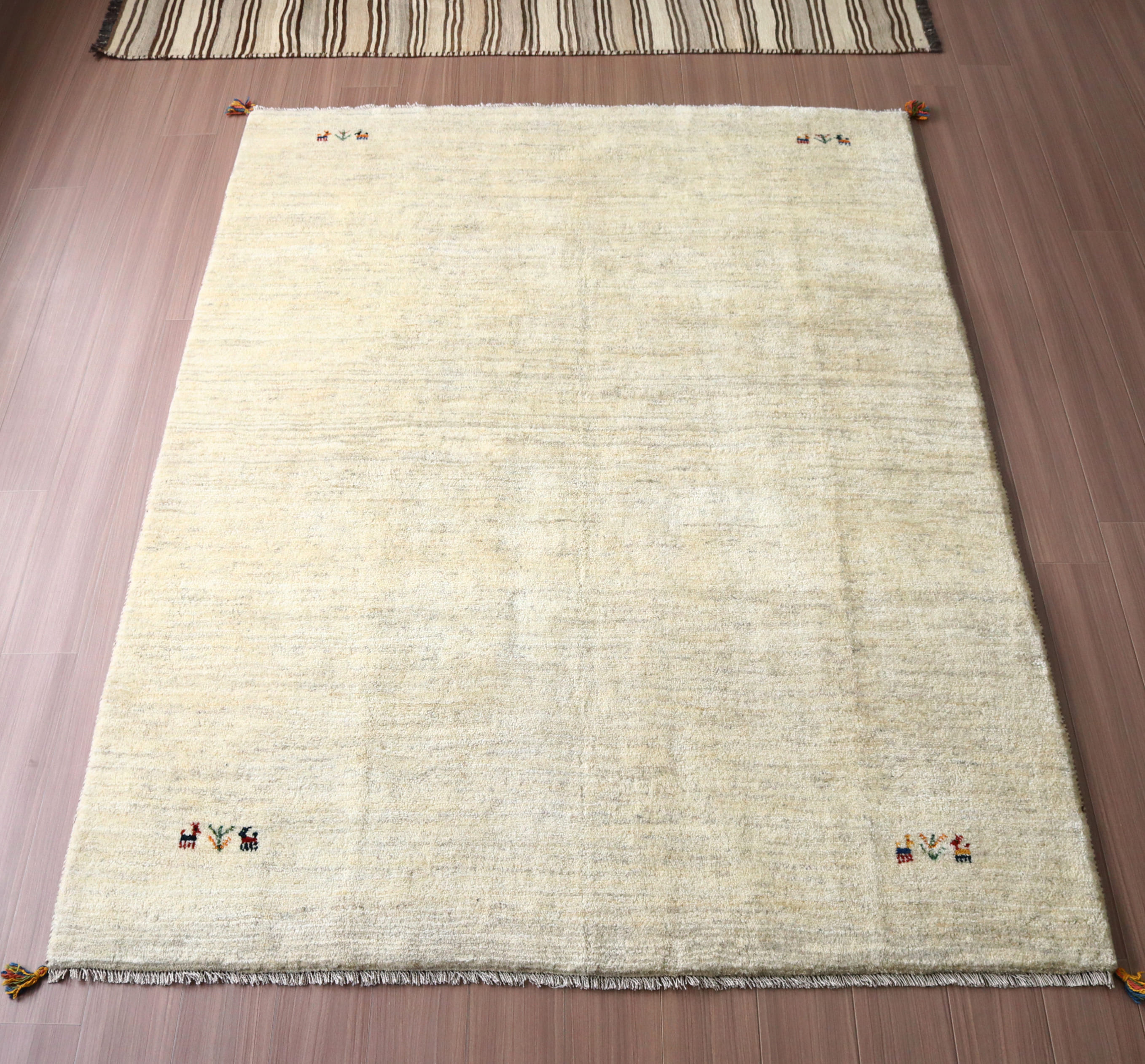 ギャッベ Gabbeh イラン産 手織りラグ 227×174cm ナチュラルアイボリー 毛足の長いふかふかな織り