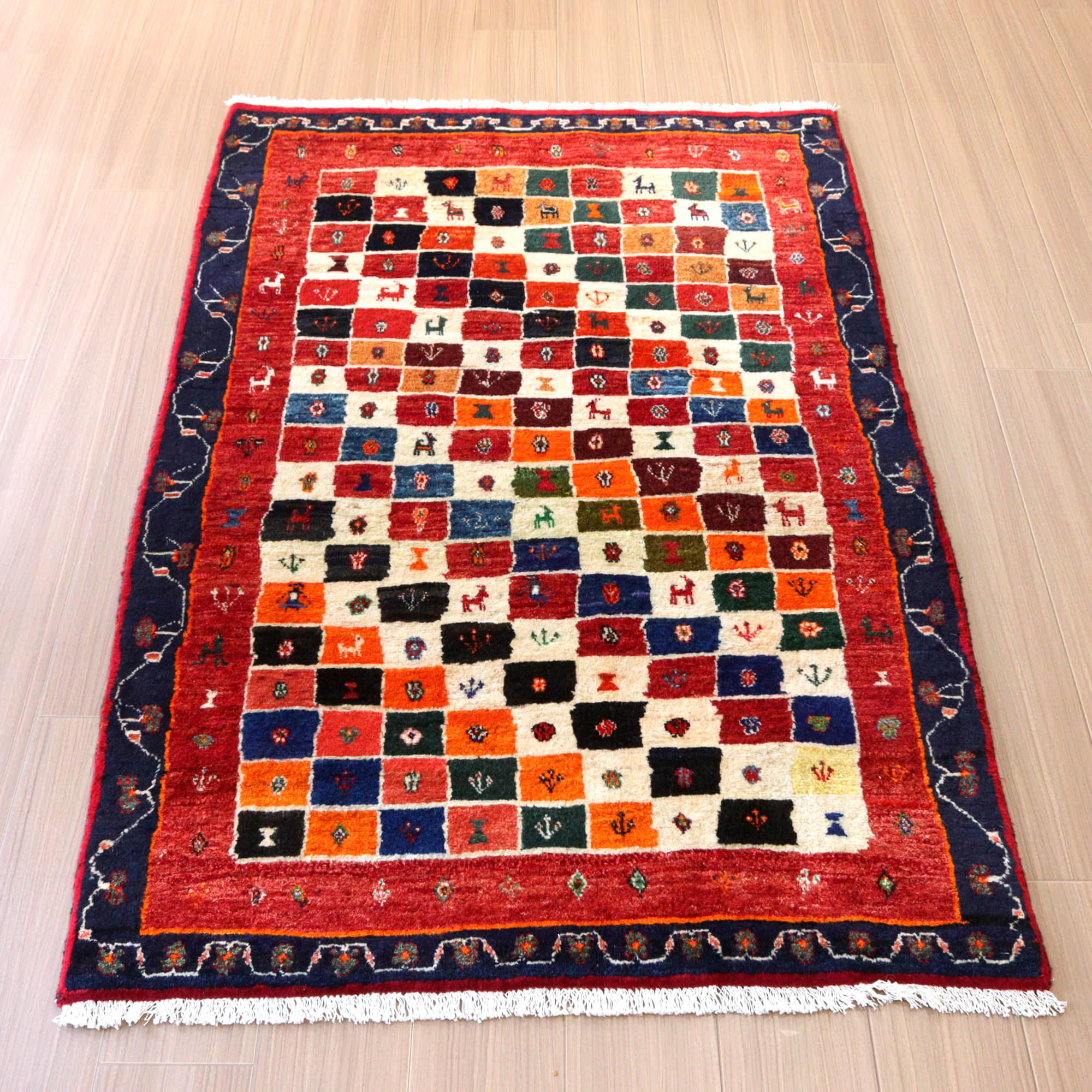 ギャッベ カシュカイ族の手織りラグ156×103cm 鮮やかなタイルデザイン