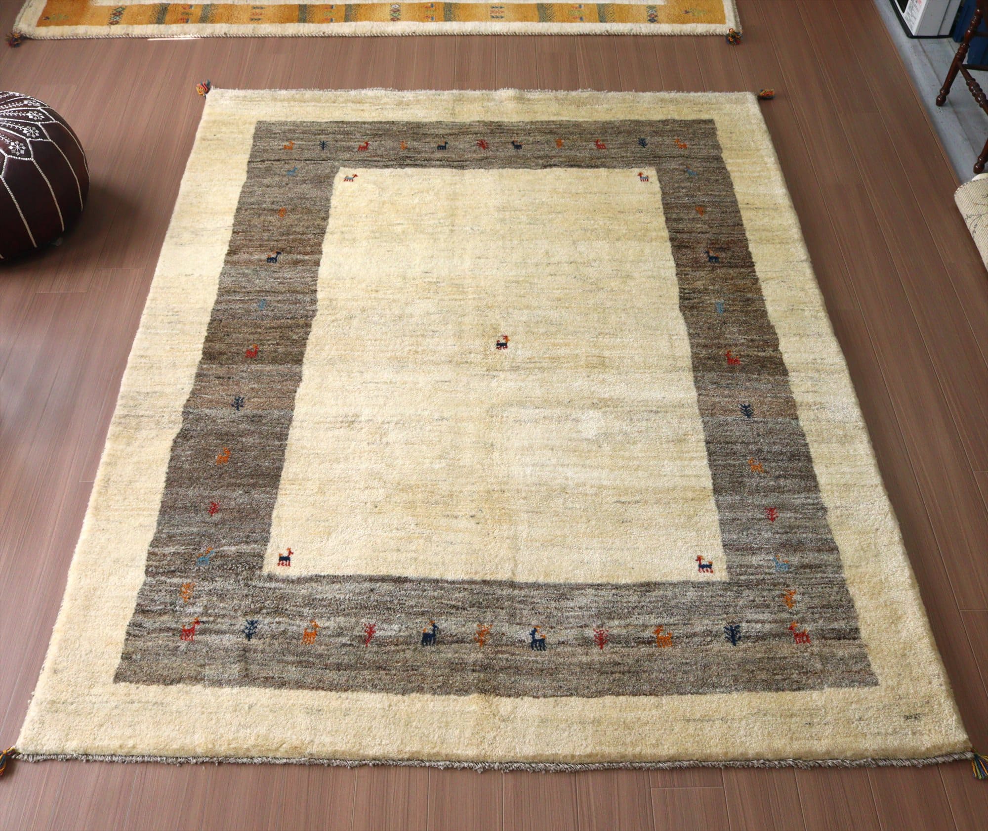 カシュカイ族の手織りラグ ギャッベ246×200cm グレー＆アイボリー