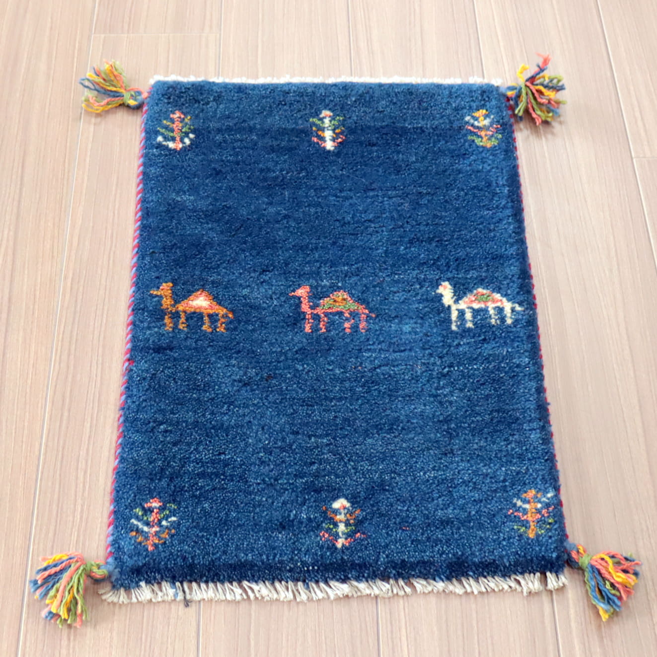 ギャッベ イラン産手織りラグ 59×39cm ブルー　３頭のラクダ