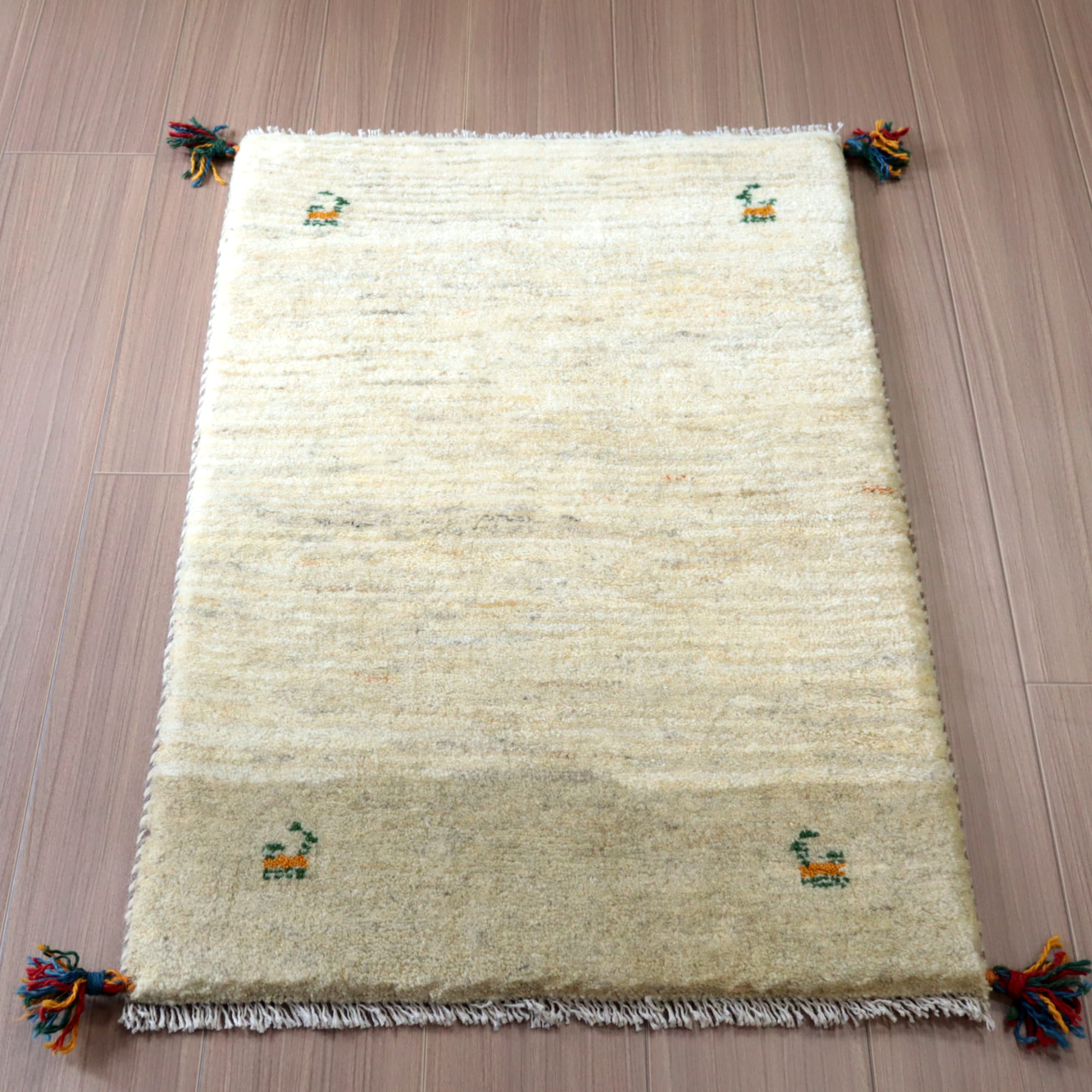 ギャッベ（ギャベ）　イラン 手織りラグ86×62cm 無染色のナチュラルアイボリー
