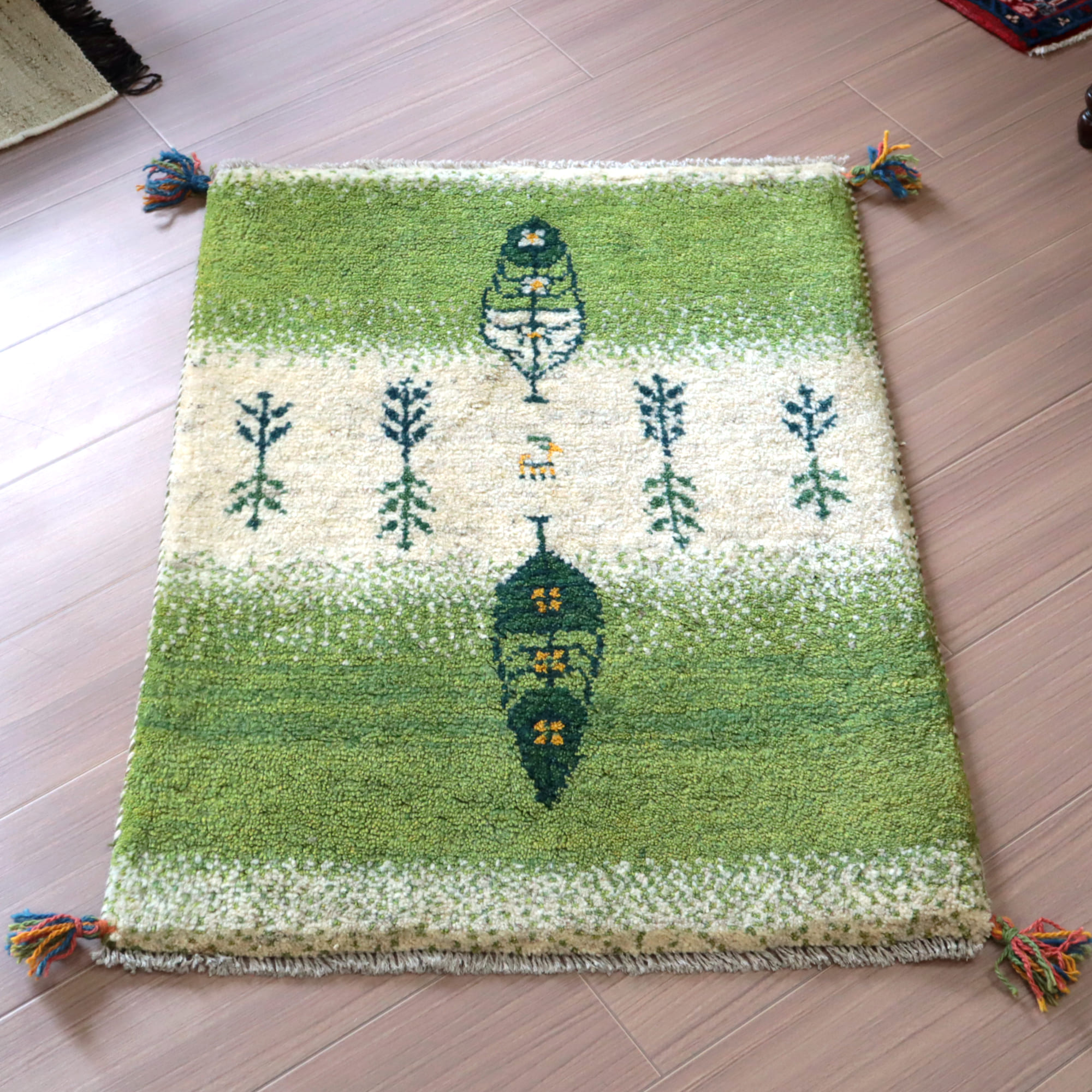 ギャッベ カシュカイ族の手織りラグ85×62cm イラン産　グリーン　イトスギ