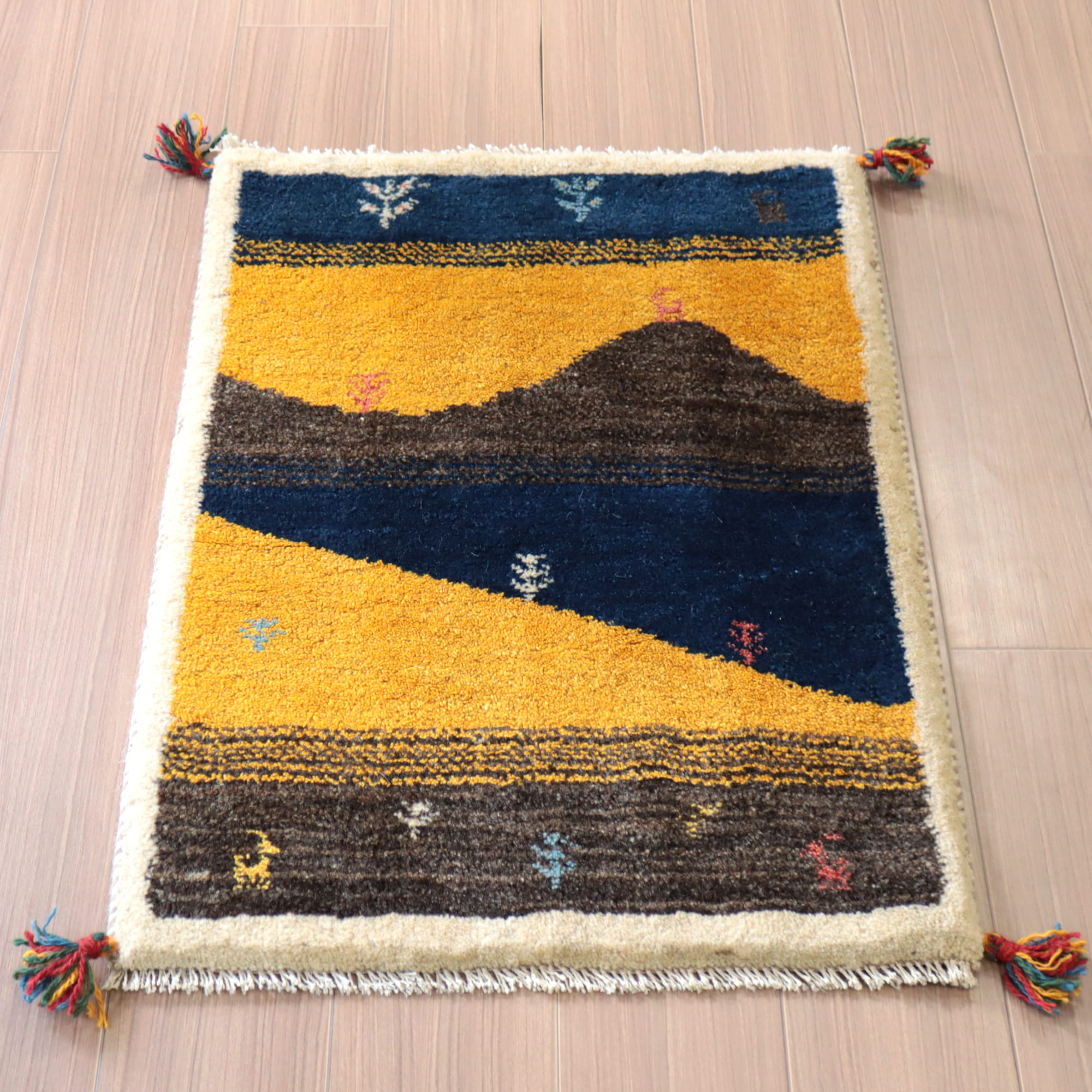 ギャッベ イラン直輸入　手織り88×60cm ザクロス山麓の風景
