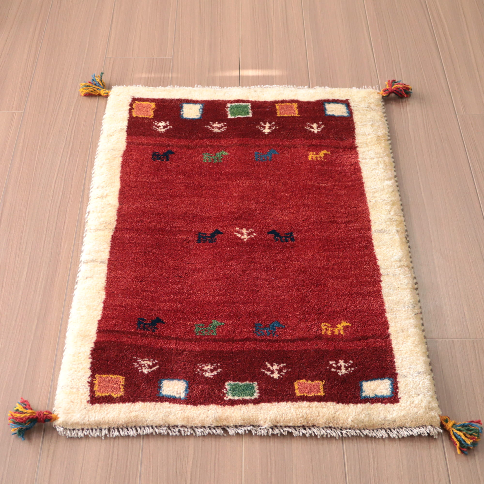 ギャッベ　イラン遊牧民の手織りラグ87×60cm レッド　アイボリーのボーダー