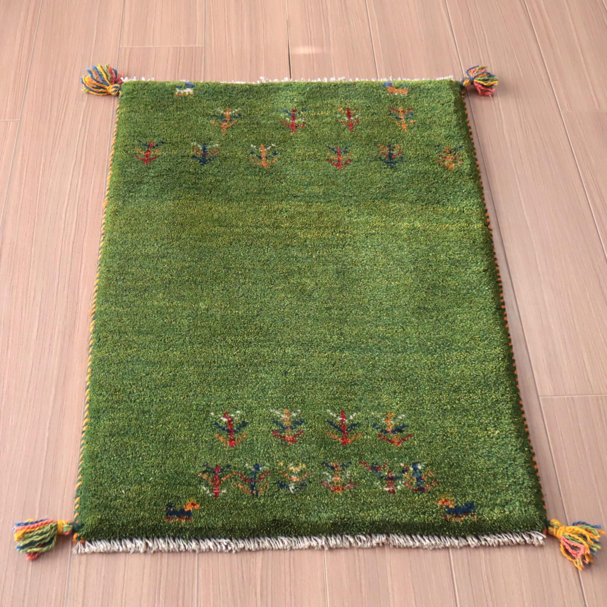 ギャッベ カシュカイ族の手織りラグ90×60cm イラン産　グリーン