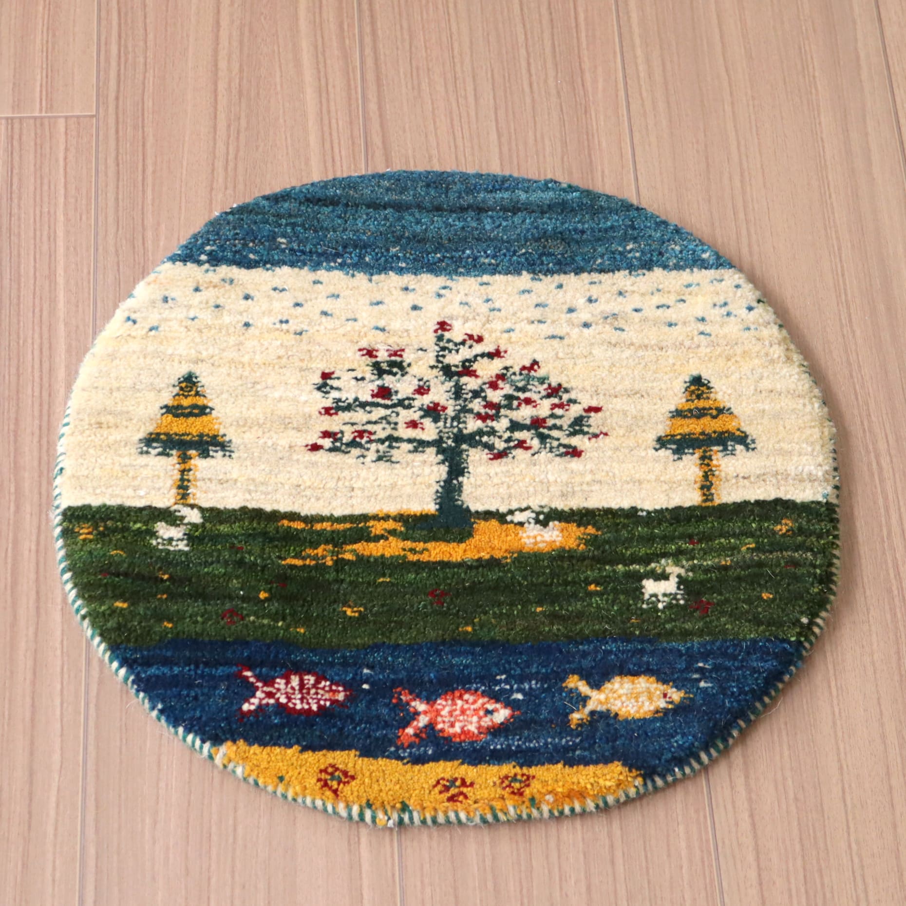 ギャッベ 円形　イラン産手織りギャベ39×39cm ザクロの樹の風景