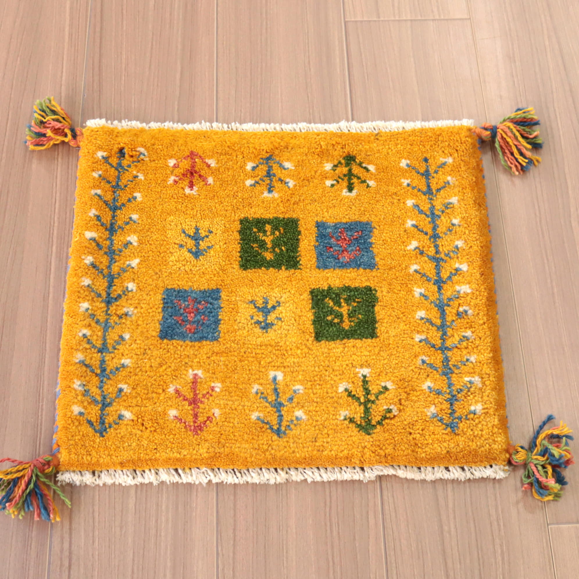 ギャッベ 遊牧民の手織りラグ38×44cm イエロー　カラフルなタイル