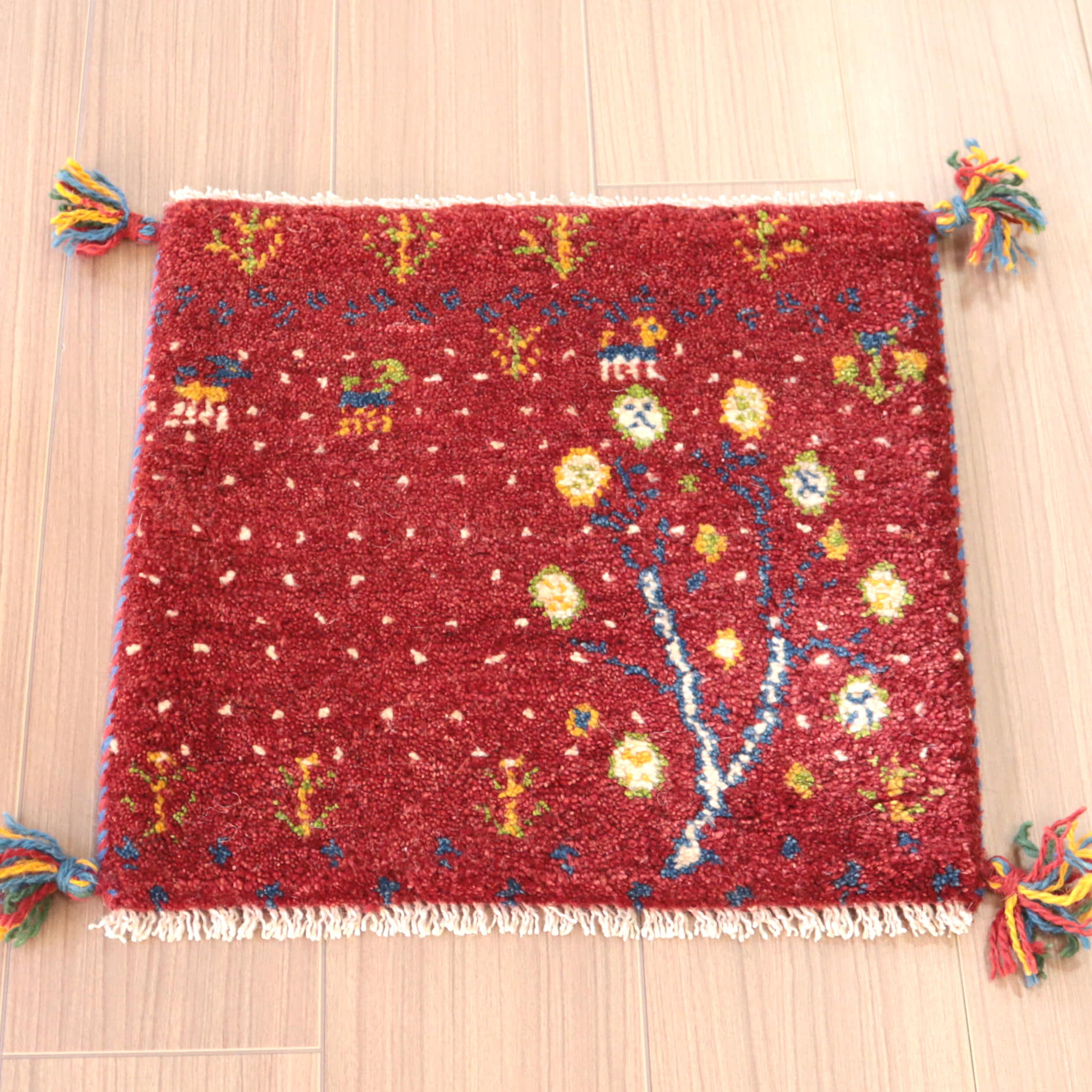 ギャッベ　座布団サイズ　イラン製手織り レッド　プラムツリー