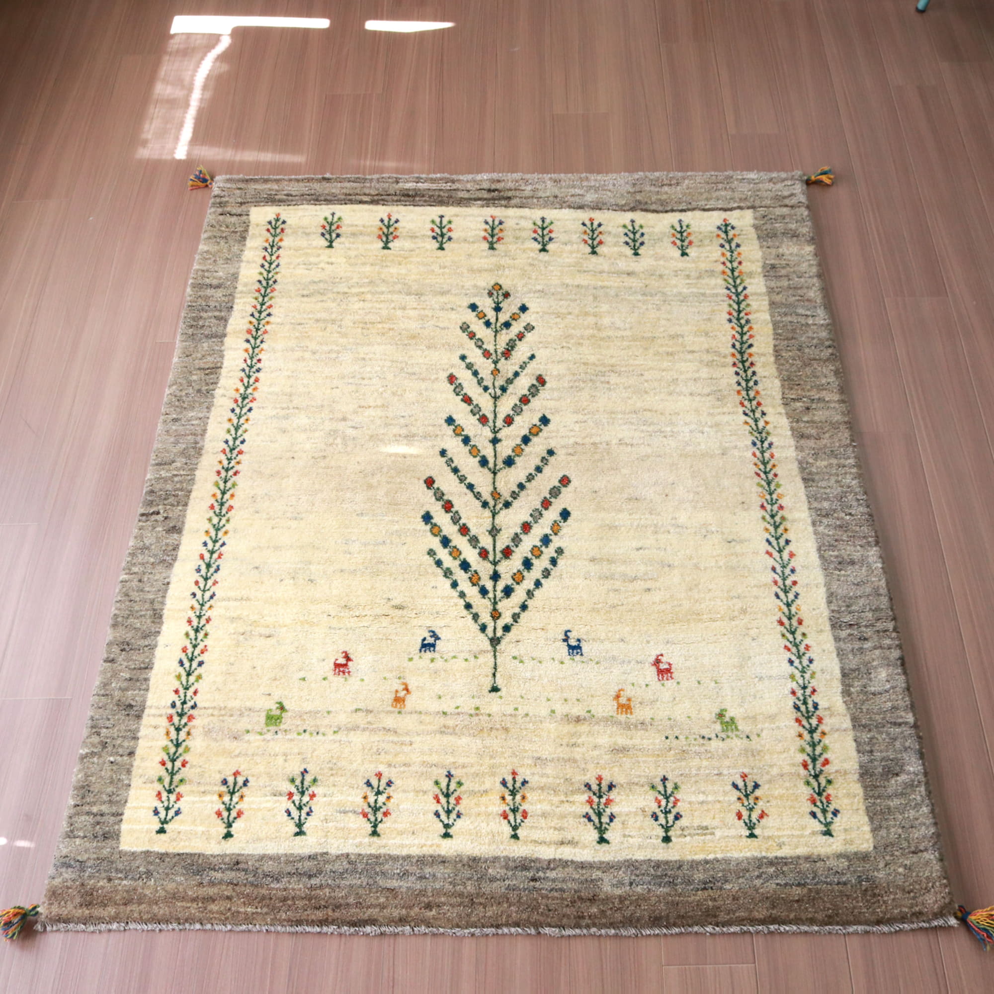 ギャッベ 手織りラグ イラン産絨毯 ナチュラルアイボリー　グレー　生命の木