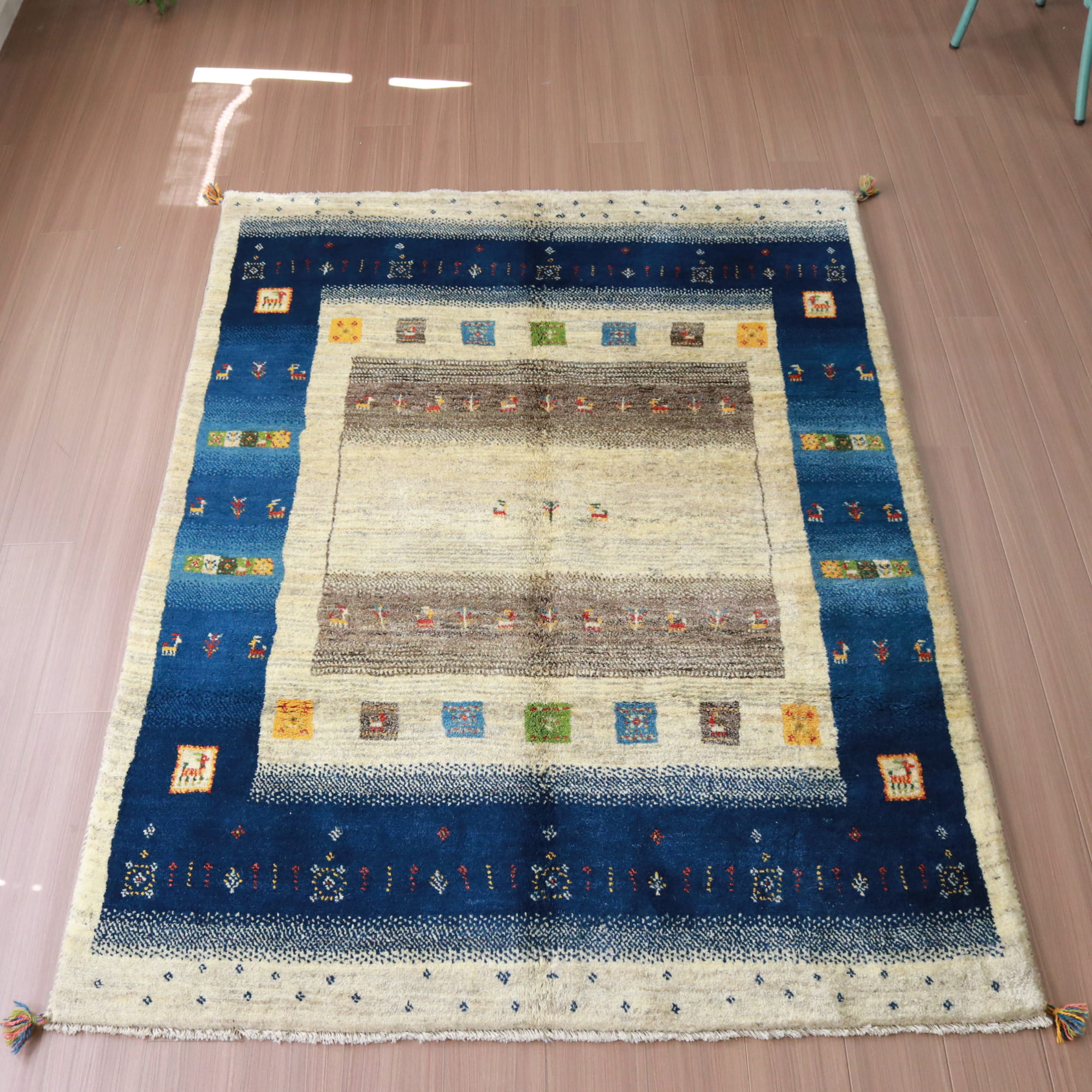 ギャッベ 手織りラグ イラン産絨毯 ナチュラル　ブルーボーダー