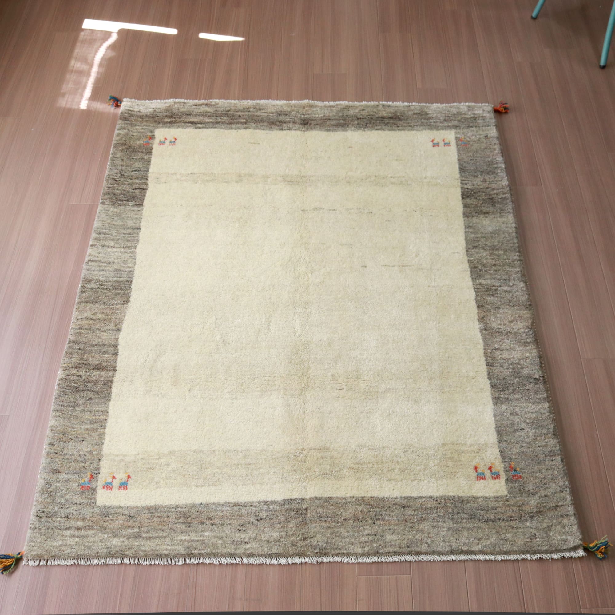 ギャッベ 手織りラグ イラン産絨毯 羊毛のアイボリー　グレー　シンプル