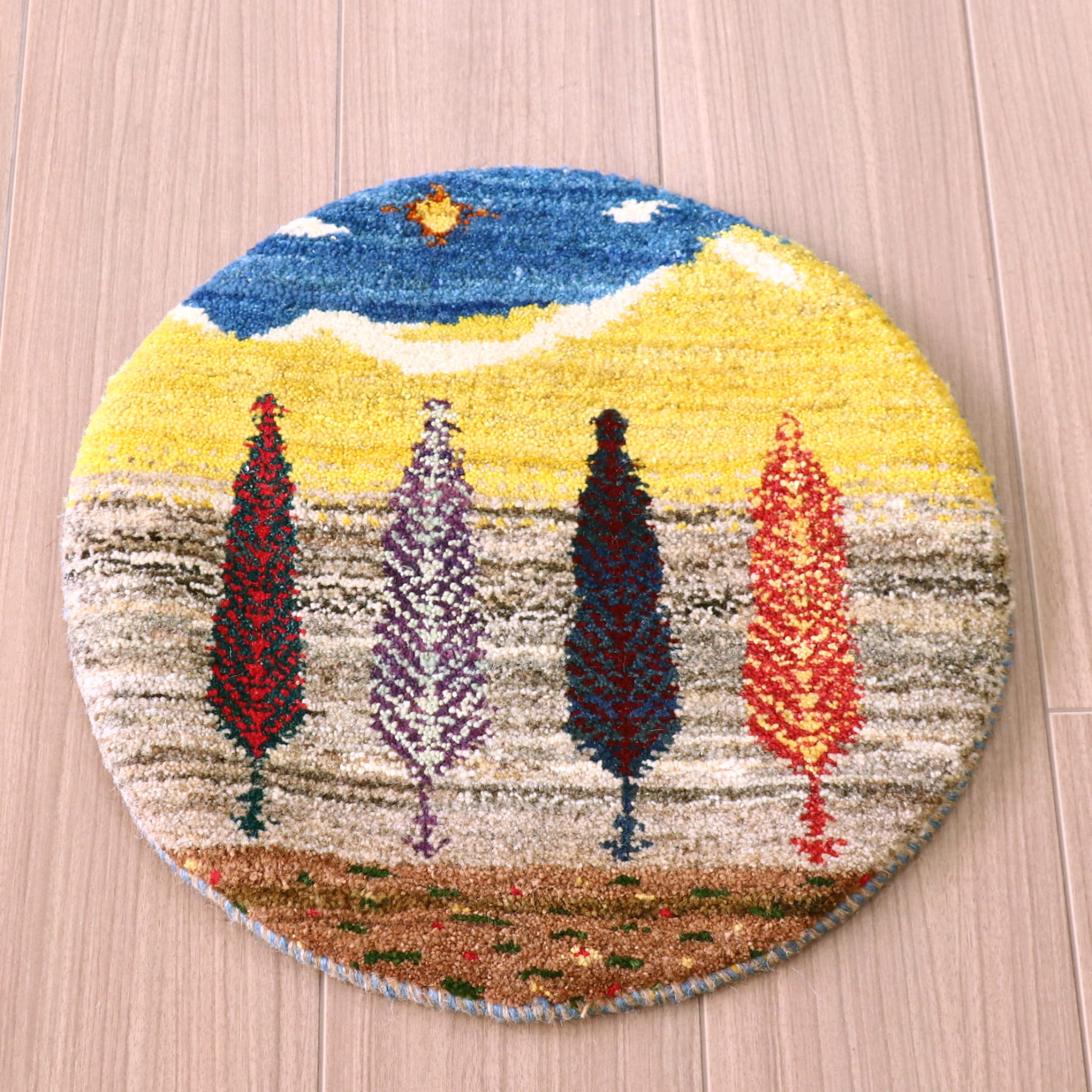 ギャッベ 円形　イラン産手織りギャベ41×41cm イトスギのある風景