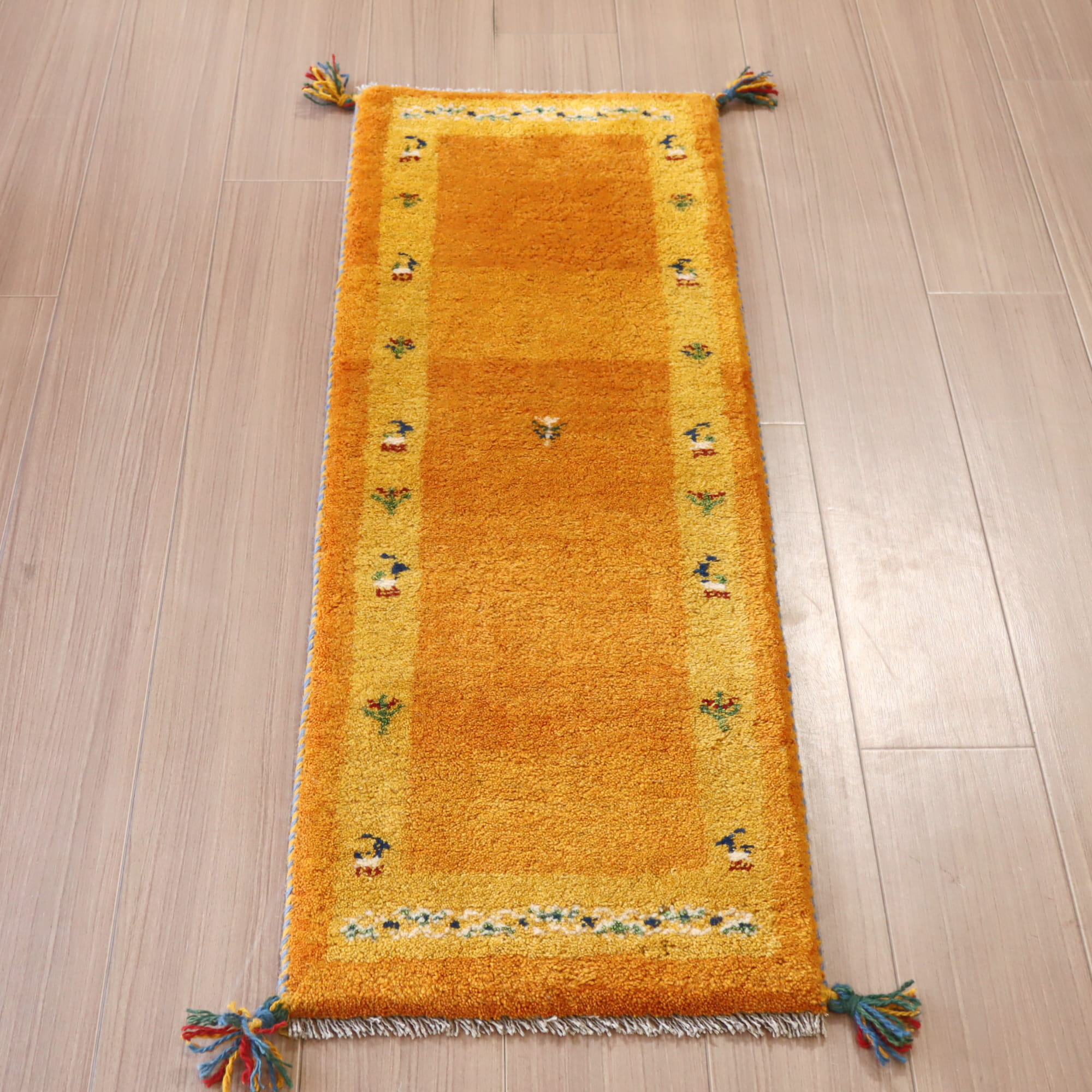 ギャッベ イラン製 手織りラグ ミニランナー 123x43cm オレンジ　イエロー