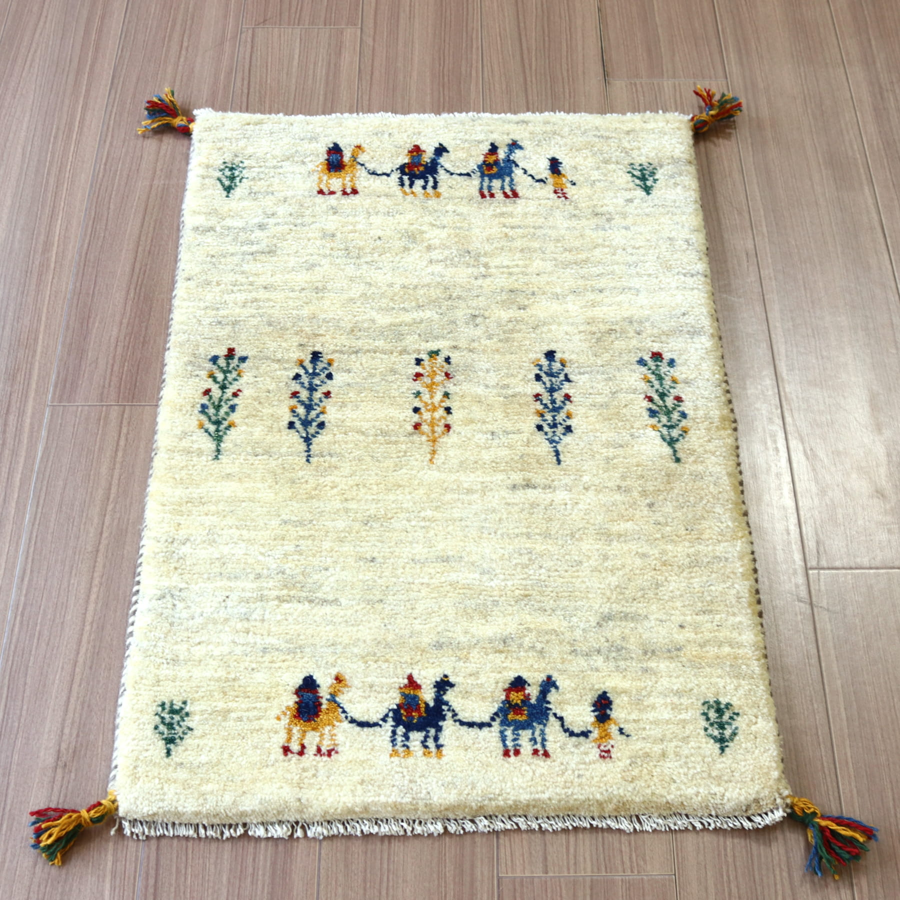 ギャッベ イラン産手織り 90x62cm ナチュラルアイボリー 玄関マット　ラクダ