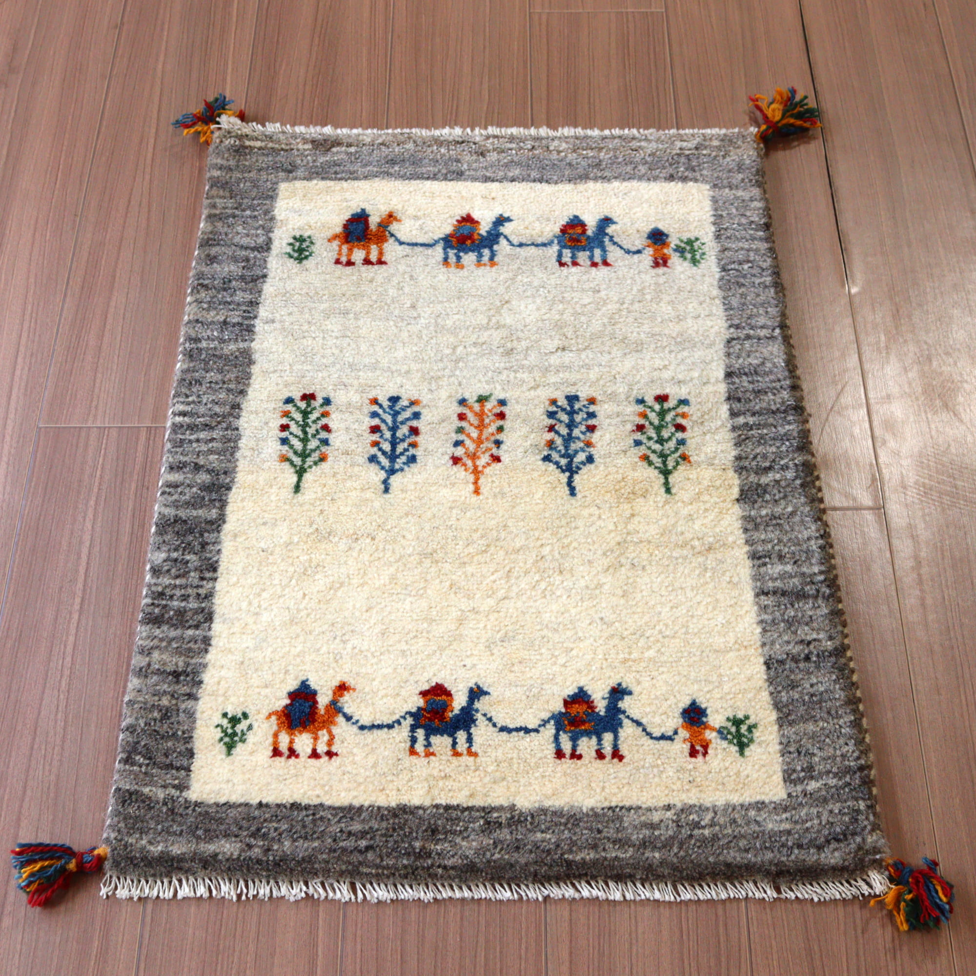 ギャッベ 手織り イラン産 85x62cm ラクダナチュラル ラクダのキャラバン