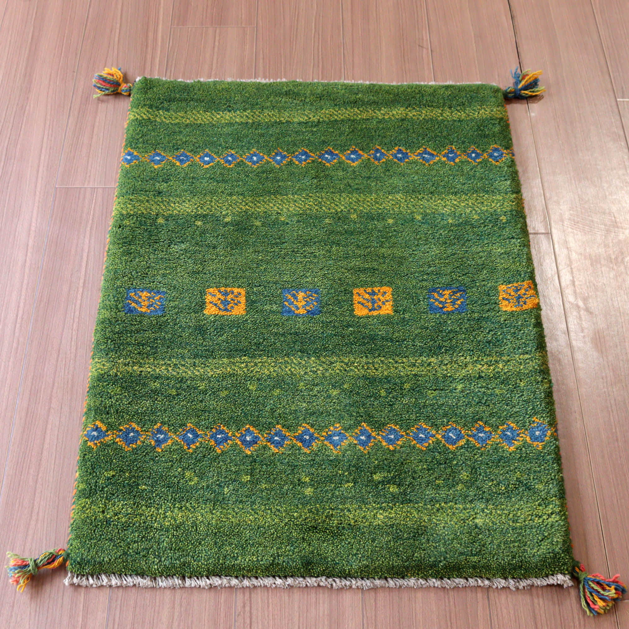 ギャッベ 手織り イラン産 90x62cm グリーン 幾何学モチーフ
