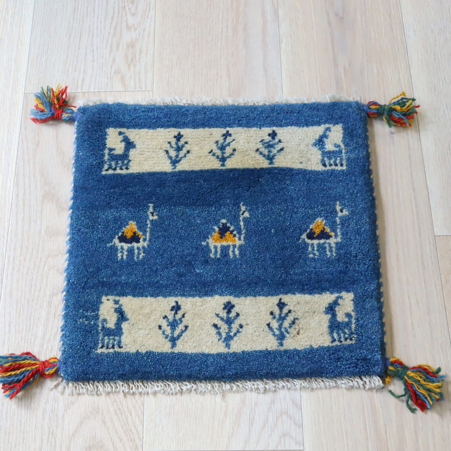 【15%OFF】ギャッベ イラン産手織り 座布団サイズ 39x39cm ブルー　ラクダ