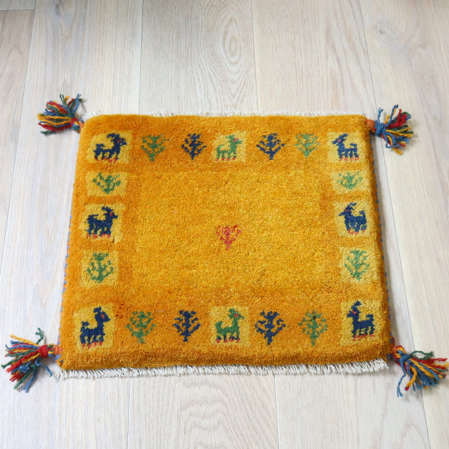【15%OFF】ギャッベ イラン産手織り 座布団サイズ 39x43cm イエローオレンジ　ツートーン