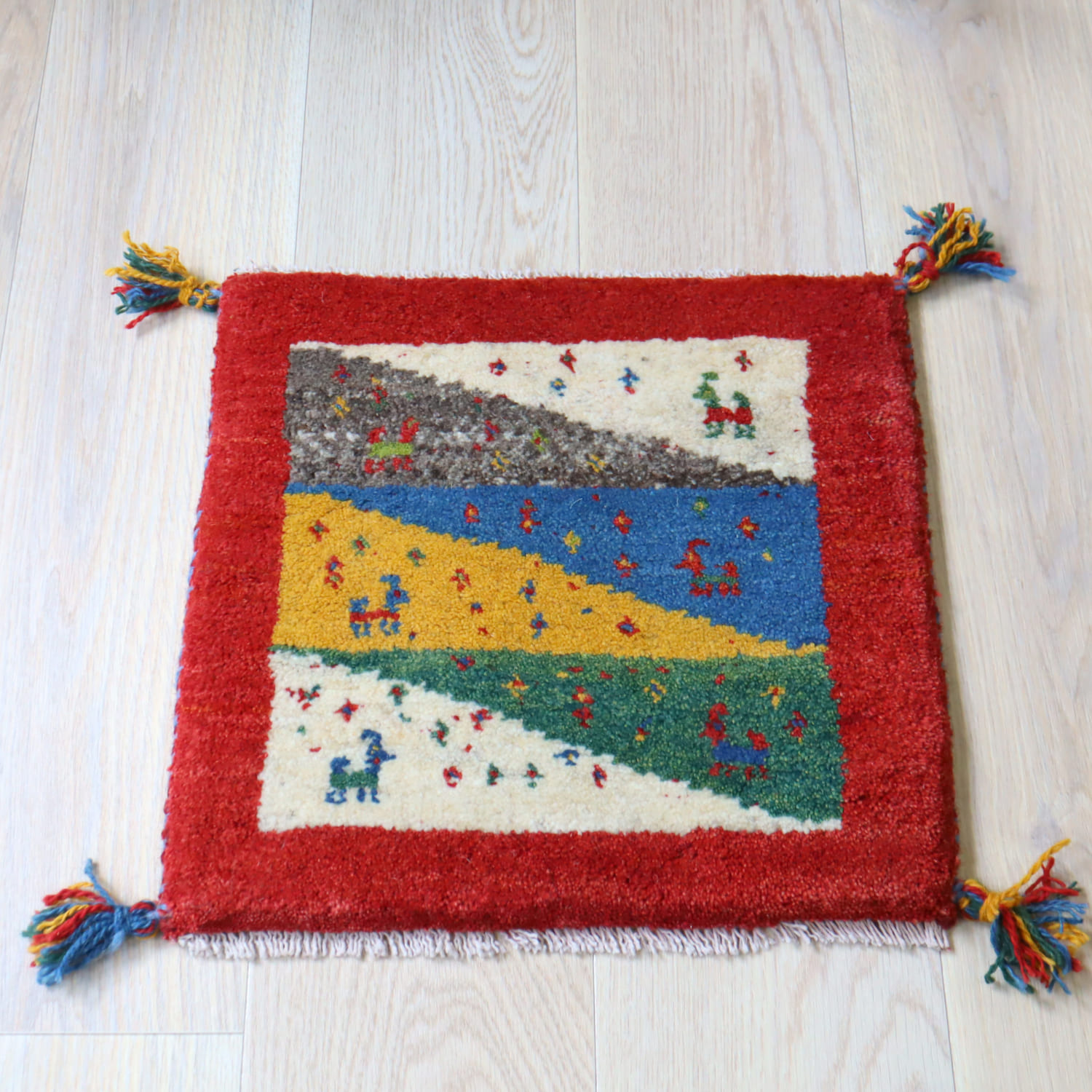 【15%OFF】ギャッベ イラン産手織り 座布団サイズ 41x43cm 風景のデザイン
