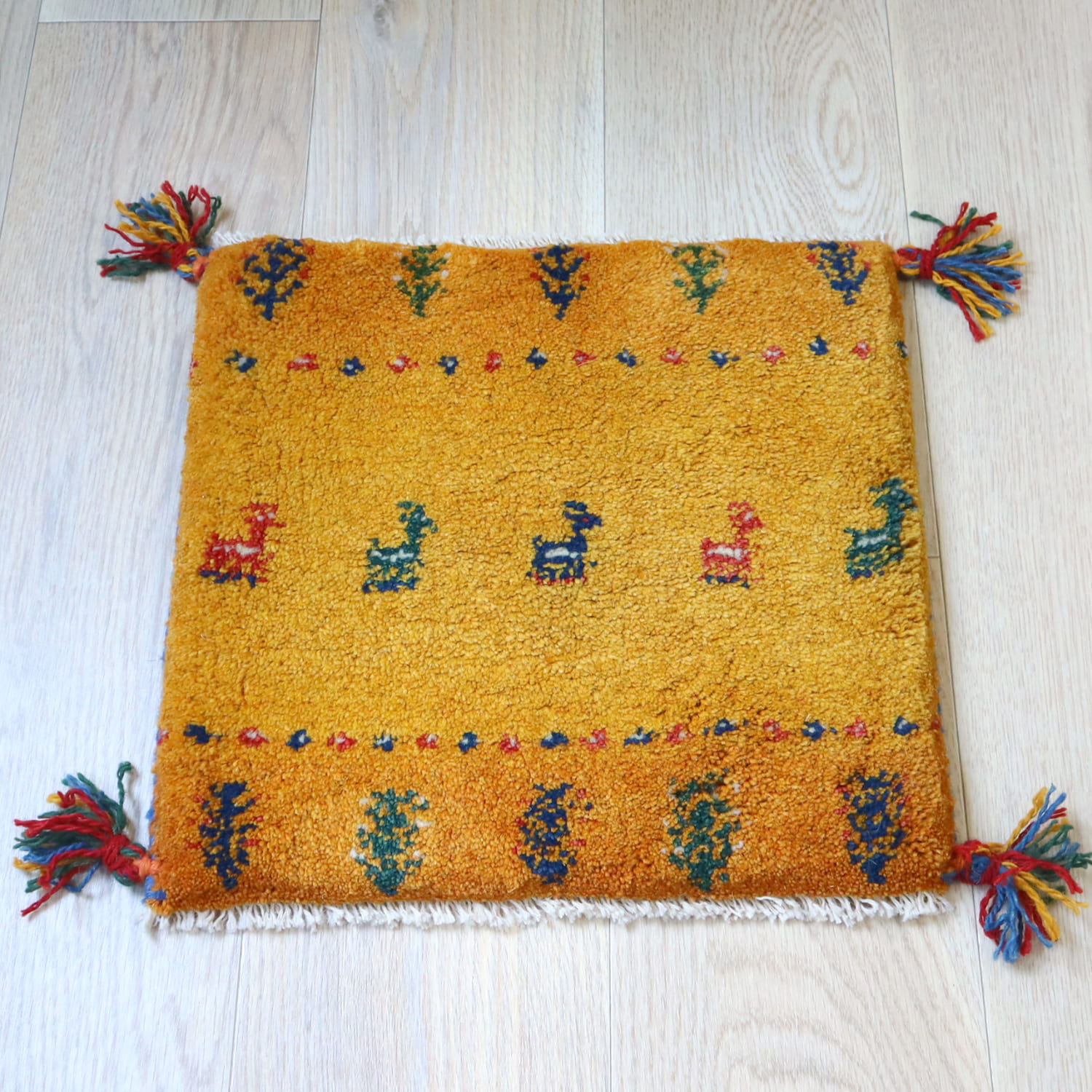 【15%OFF】ギャッベ イラン産手織り 座布団サイズ 38x41cm イエローオレンジグラデーション