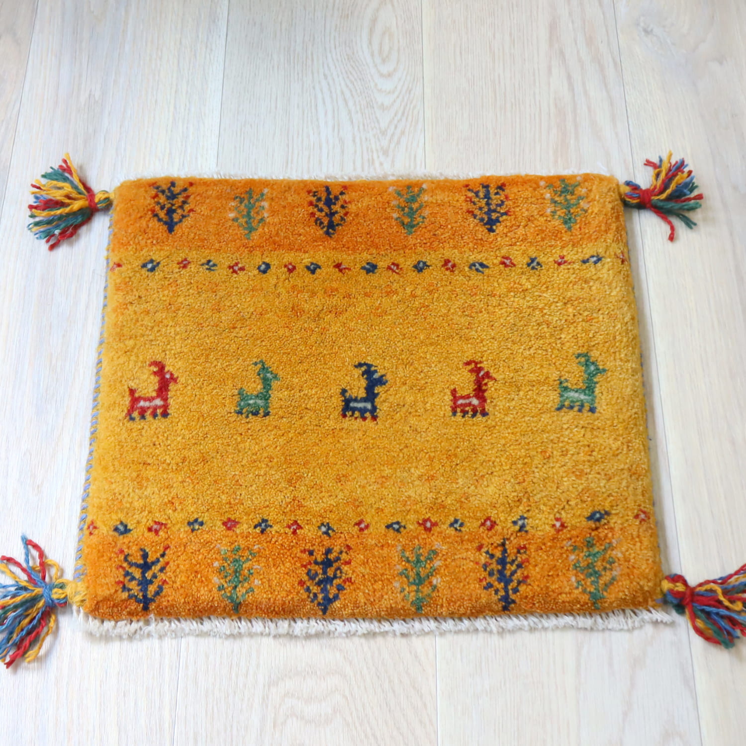 【15%OFF】ギャッベ イラン産手織り 座布団サイズ 38x43cm イエローオレンジグラデーション