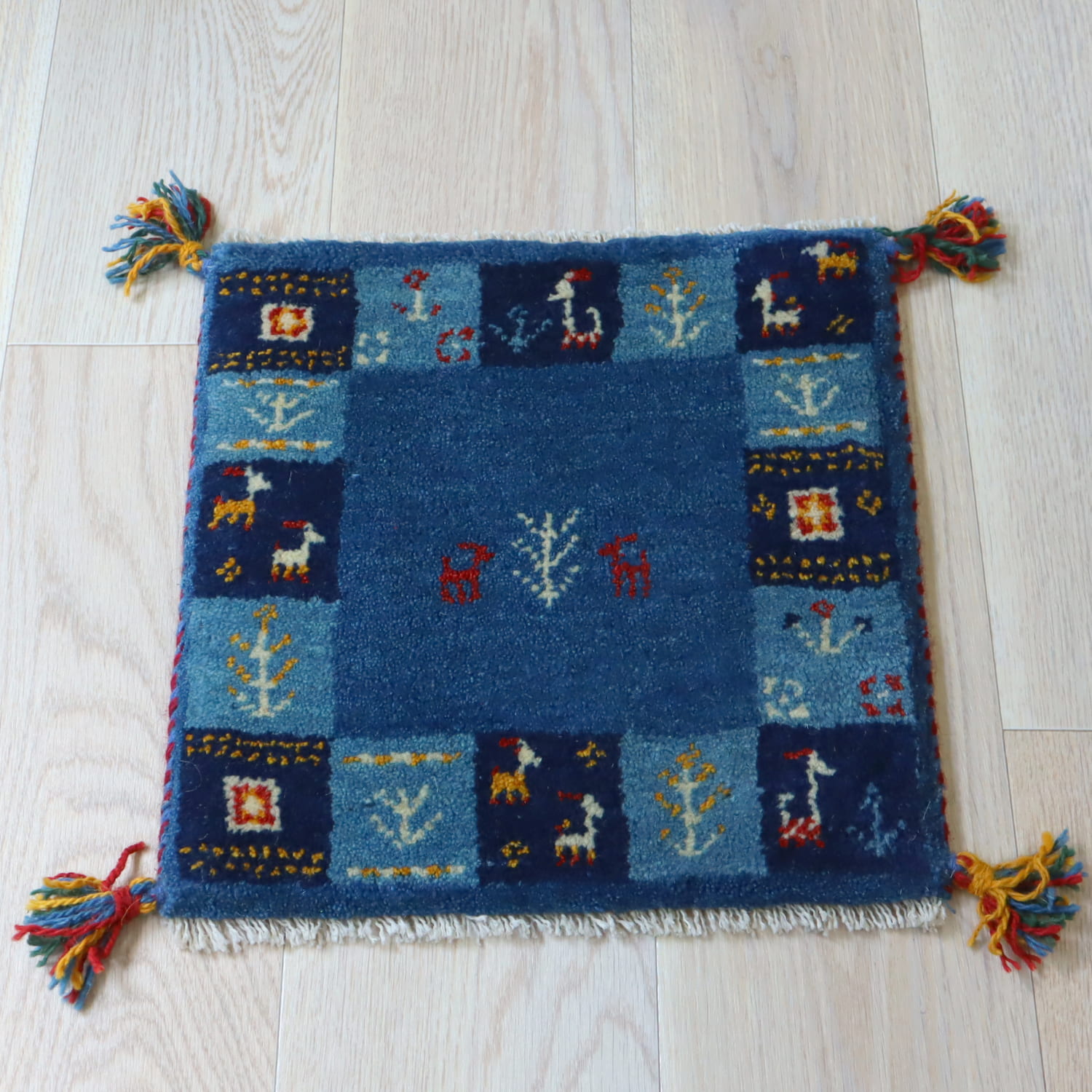 【15%OFF】ギャッベ イラン産手織り 座布団サイズ 40x40cm ブルー　ネイビー　タイルデザイン