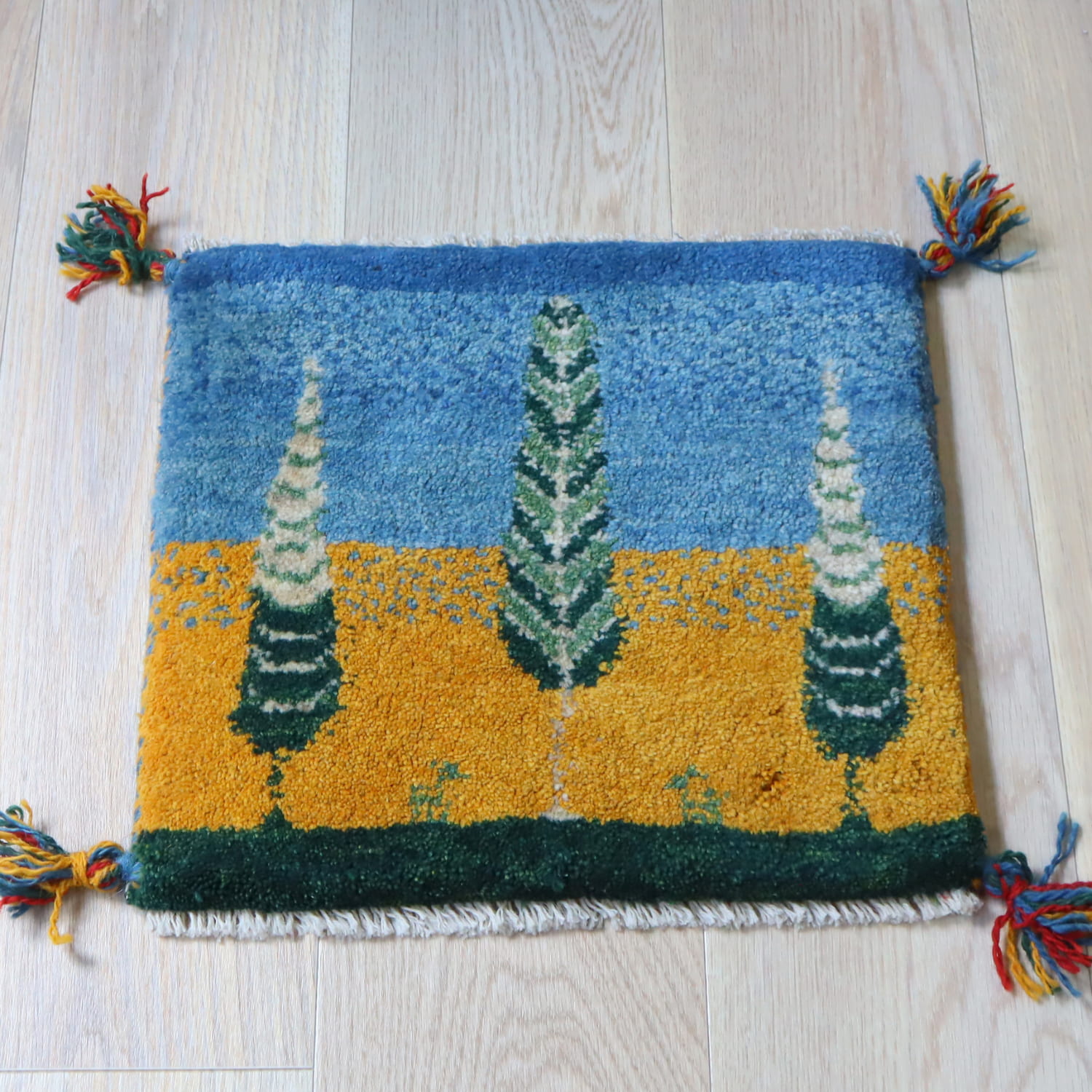 【15%OFF】ギャッベ イラン産手織り 座布団サイズ 37x41cm 背の高いイトスギ