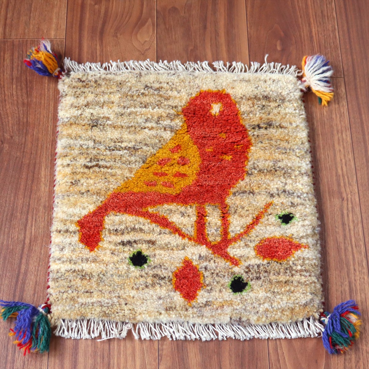 ギャッベ イラン産手織り 座布団サイズ42×40cm ナチュラルアイボリー 佇んでいる小鳥