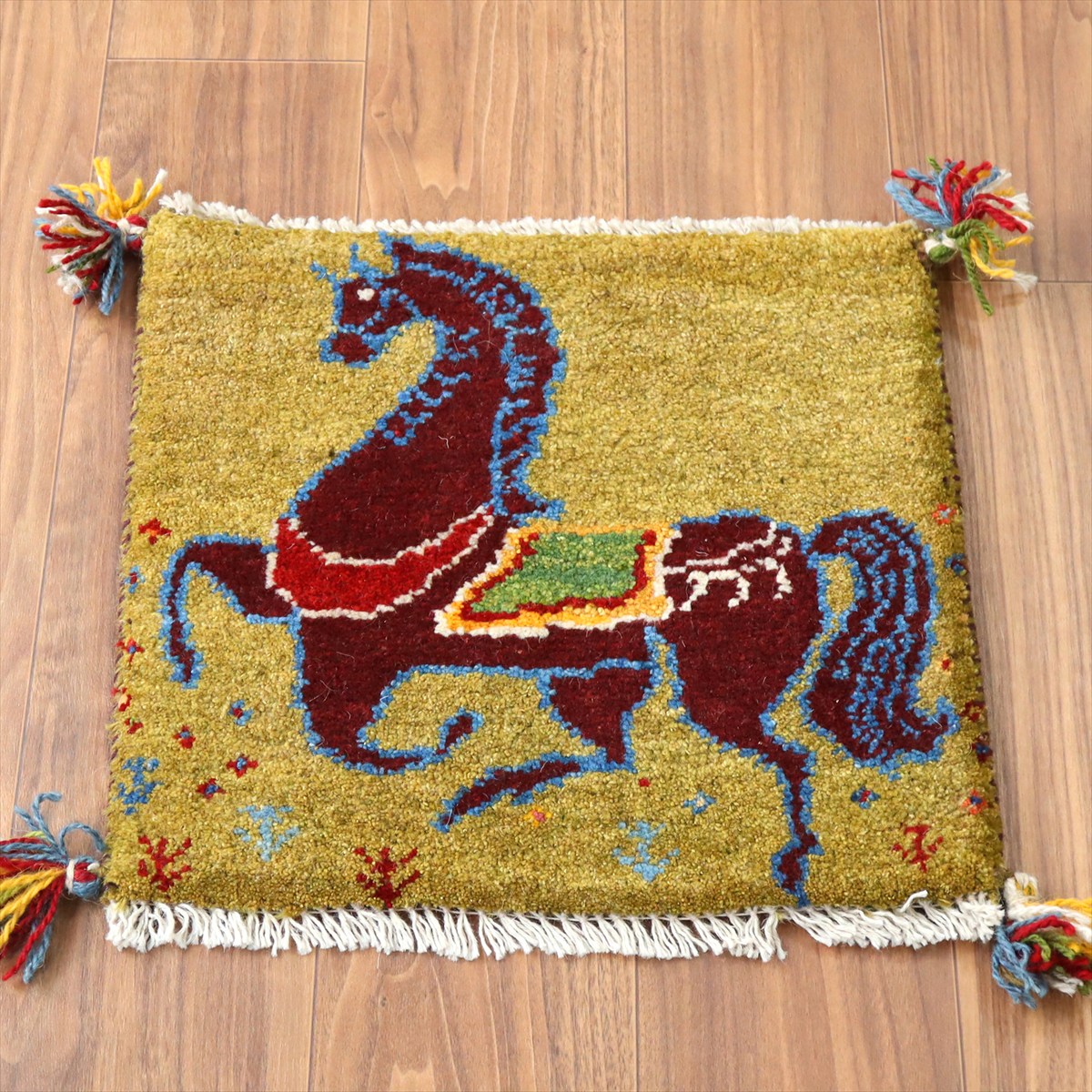 ギャッベ イラン産手織り 座布団サイズ41×44cm モスグリーン 躍動する馬