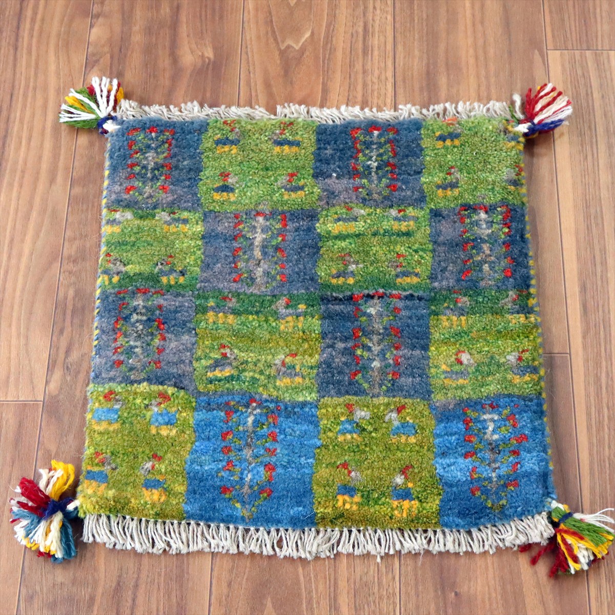 ギャッベ イラン産手織り 座布団サイズ40×38cm カラフルタイル 動物と生命の木