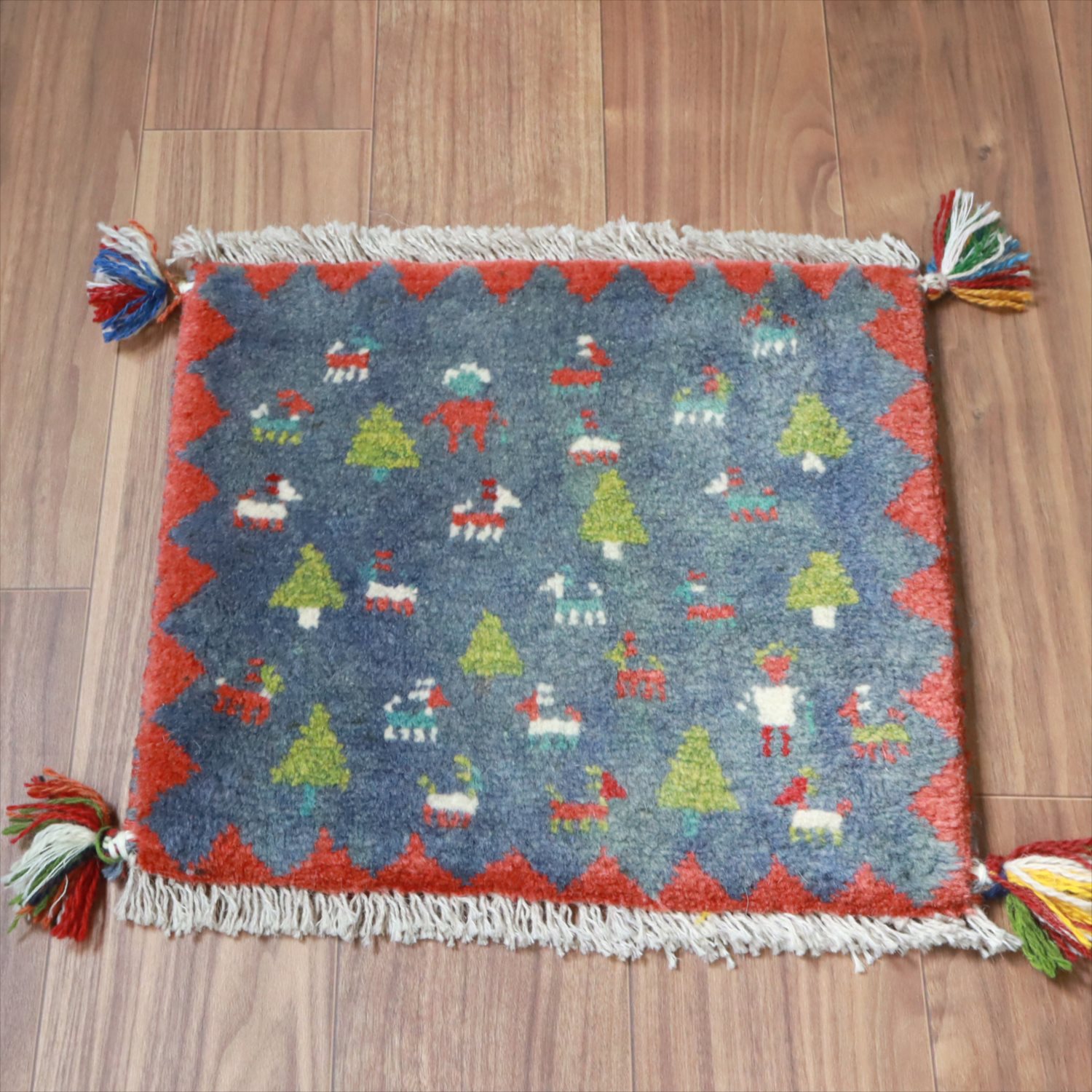 ギャッベ イラン産手織り 座布団サイズ 41x45cm グレー　動物と子供たち