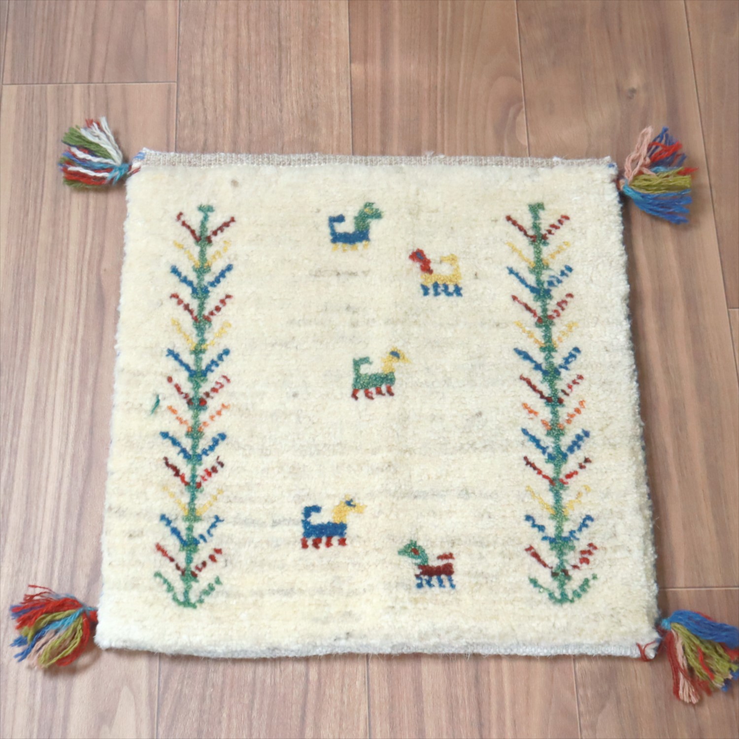 ギャッベ イラン産手織り 座布団サイズ 42x41cm ナチュラルアイボリー