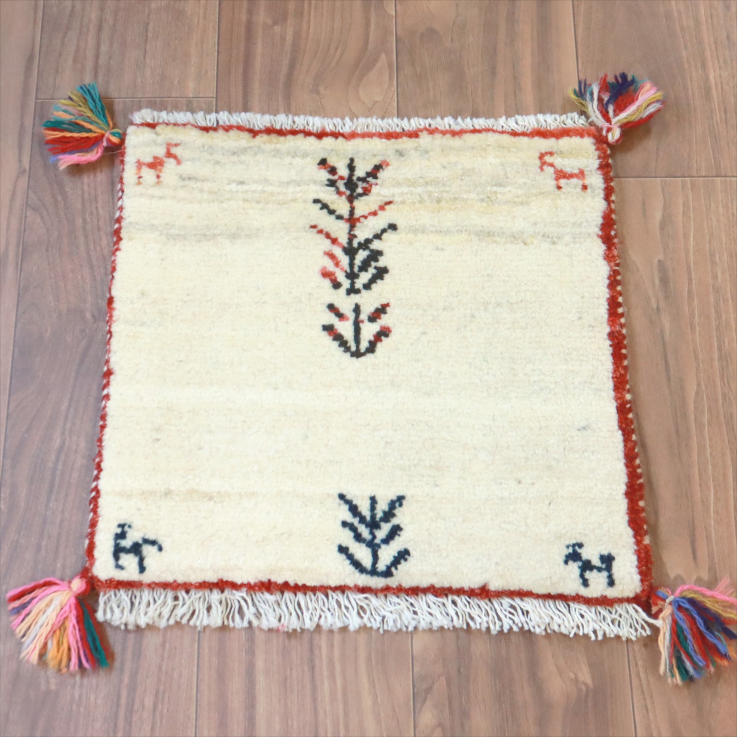 ギャッベ イラン産手織り 座布団サイズ 38x40cm ナチュラルアイボリー