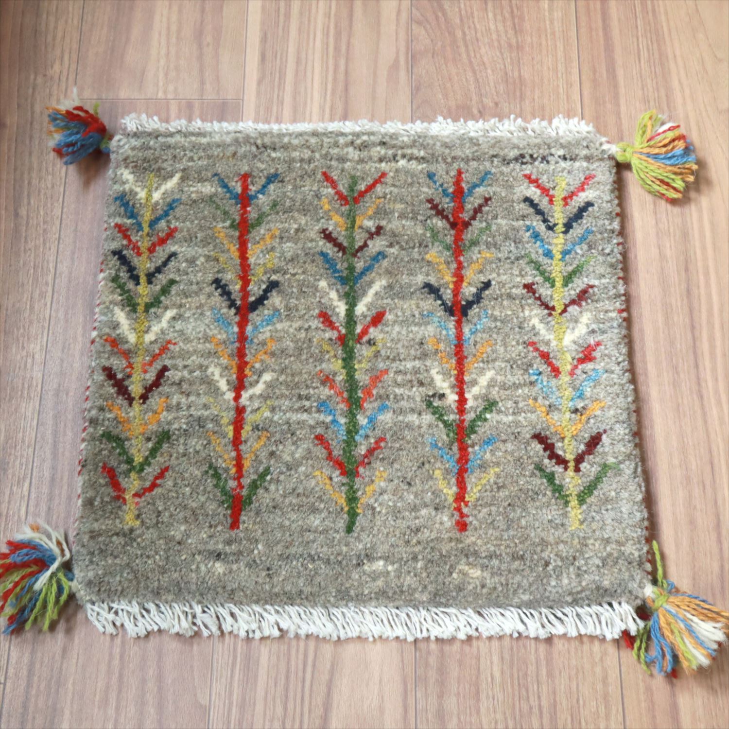 ギャッベ イラン産手織り 座布団サイズ 41x43cm ナチュラルアイボリー