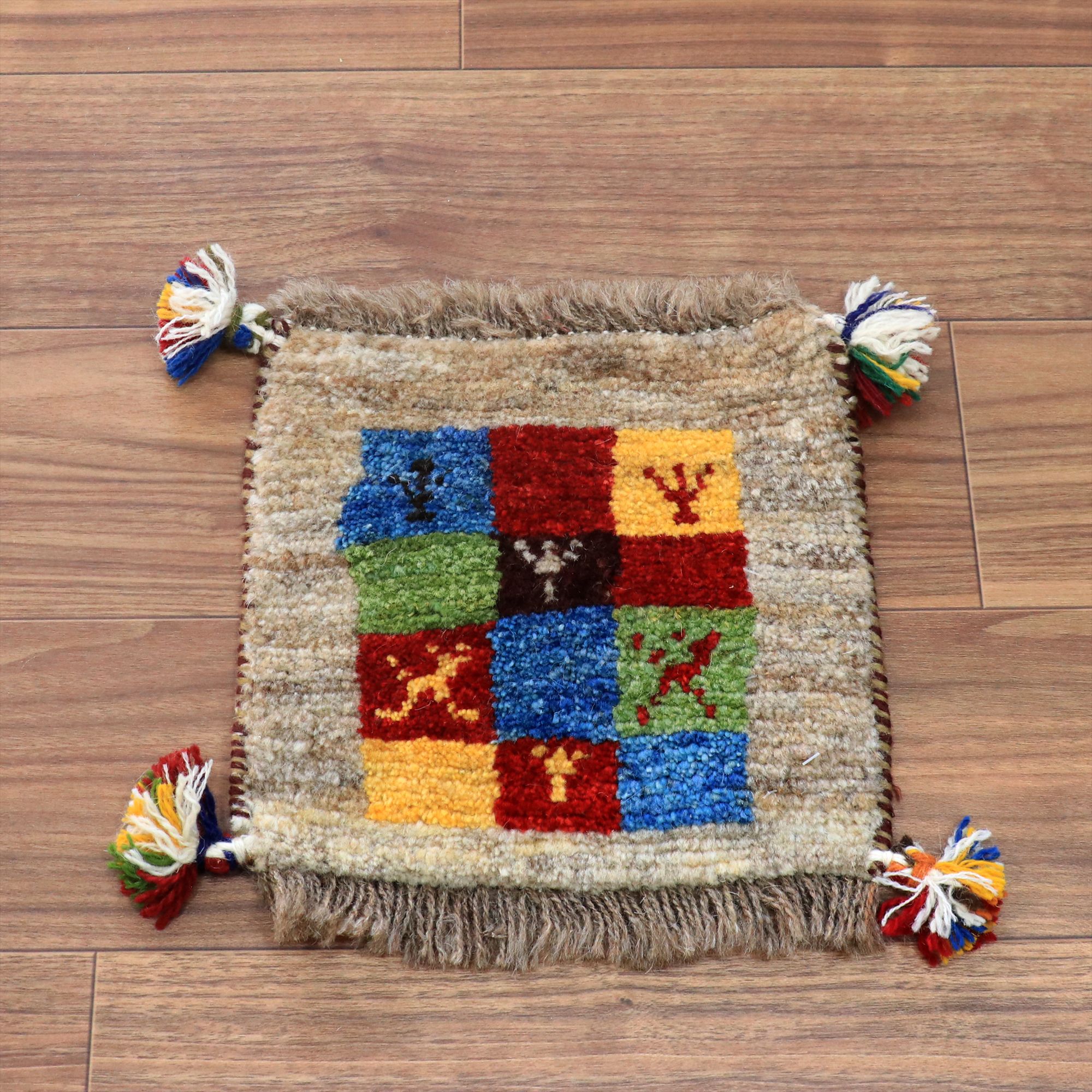 ギャッベ イランの手織り 小さなラグ 28x27cm