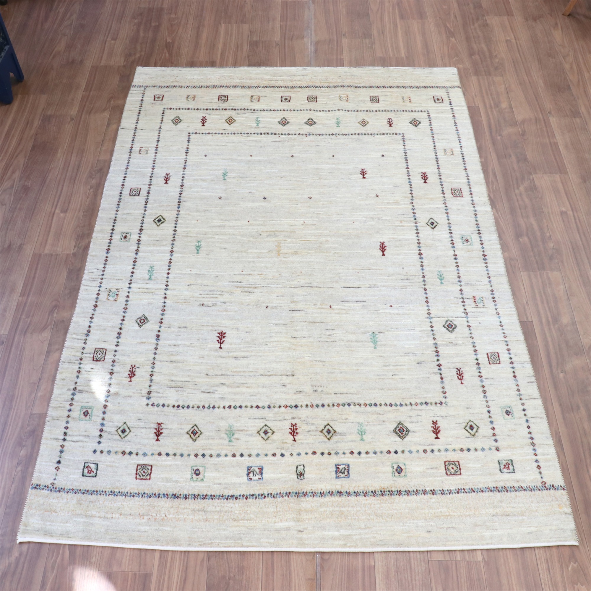 ギャッベ イラン　手織り リズバフト 細かな織り 234x164cm 無染色のアイボリー　生命の木モチーフ