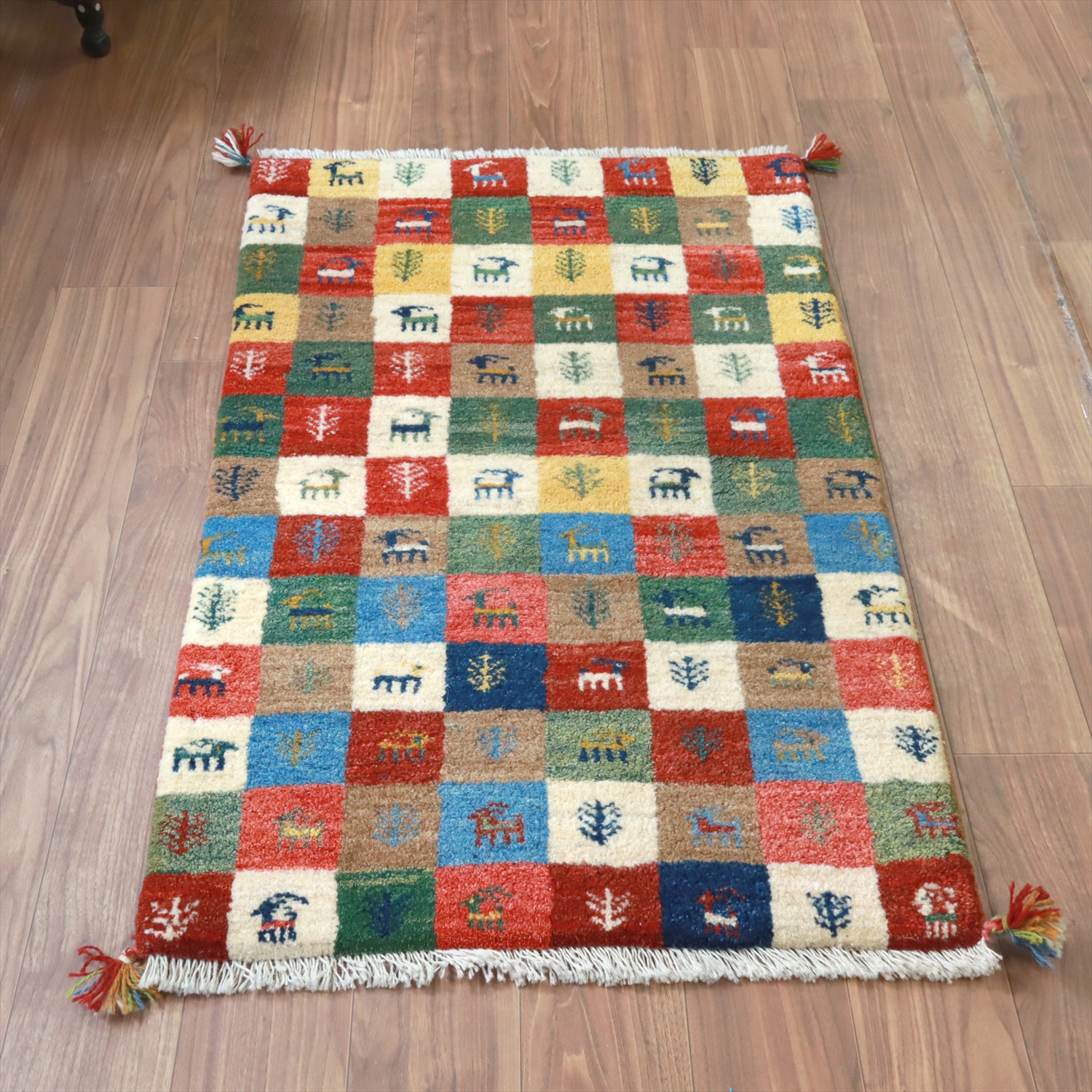 ギャッベ イラン 手織りラグ 131x83cm Gabbeh タイル　小さなモチーフ