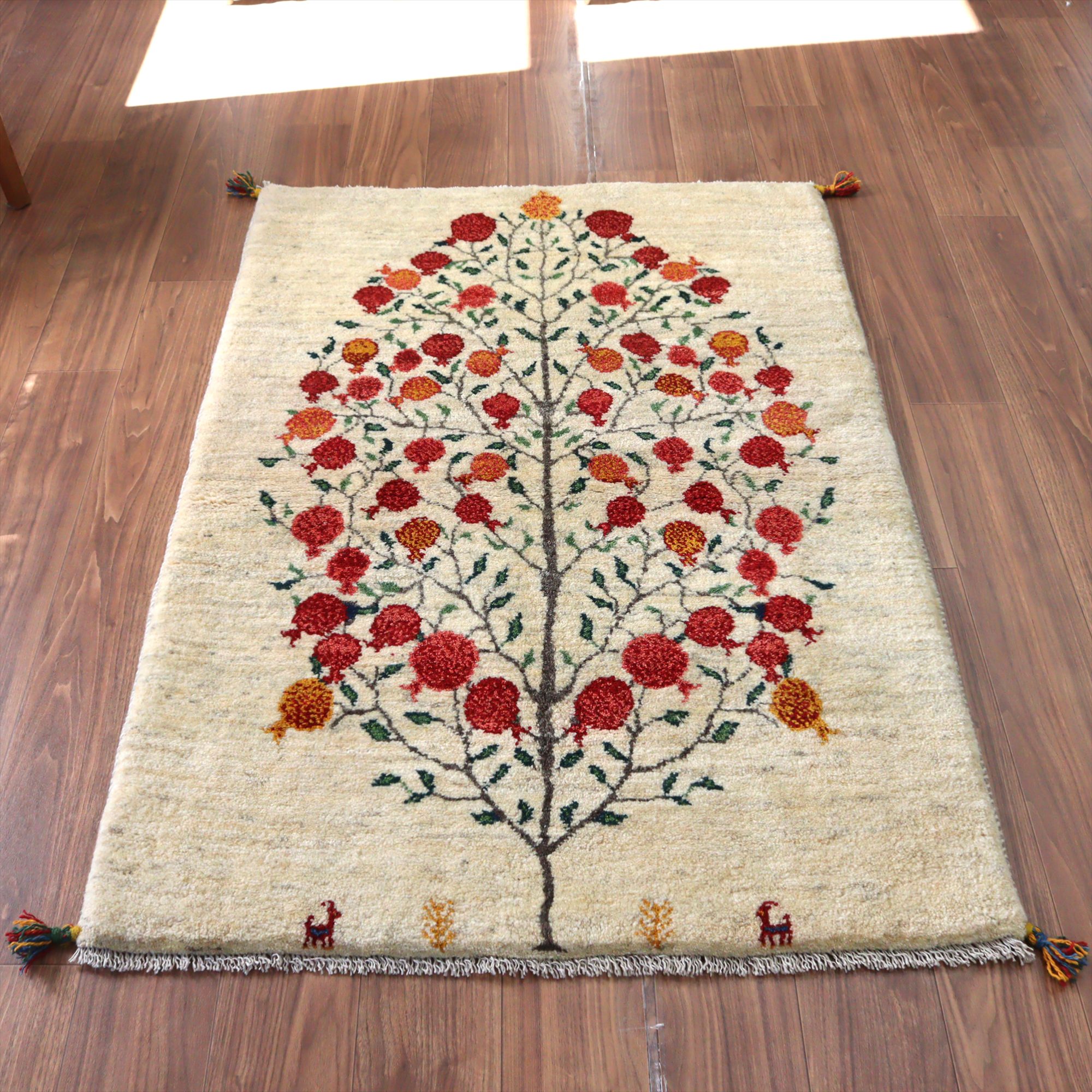 ギャッベ イランの手織りラグ 149x105cm ザクロの樹 アイボリー