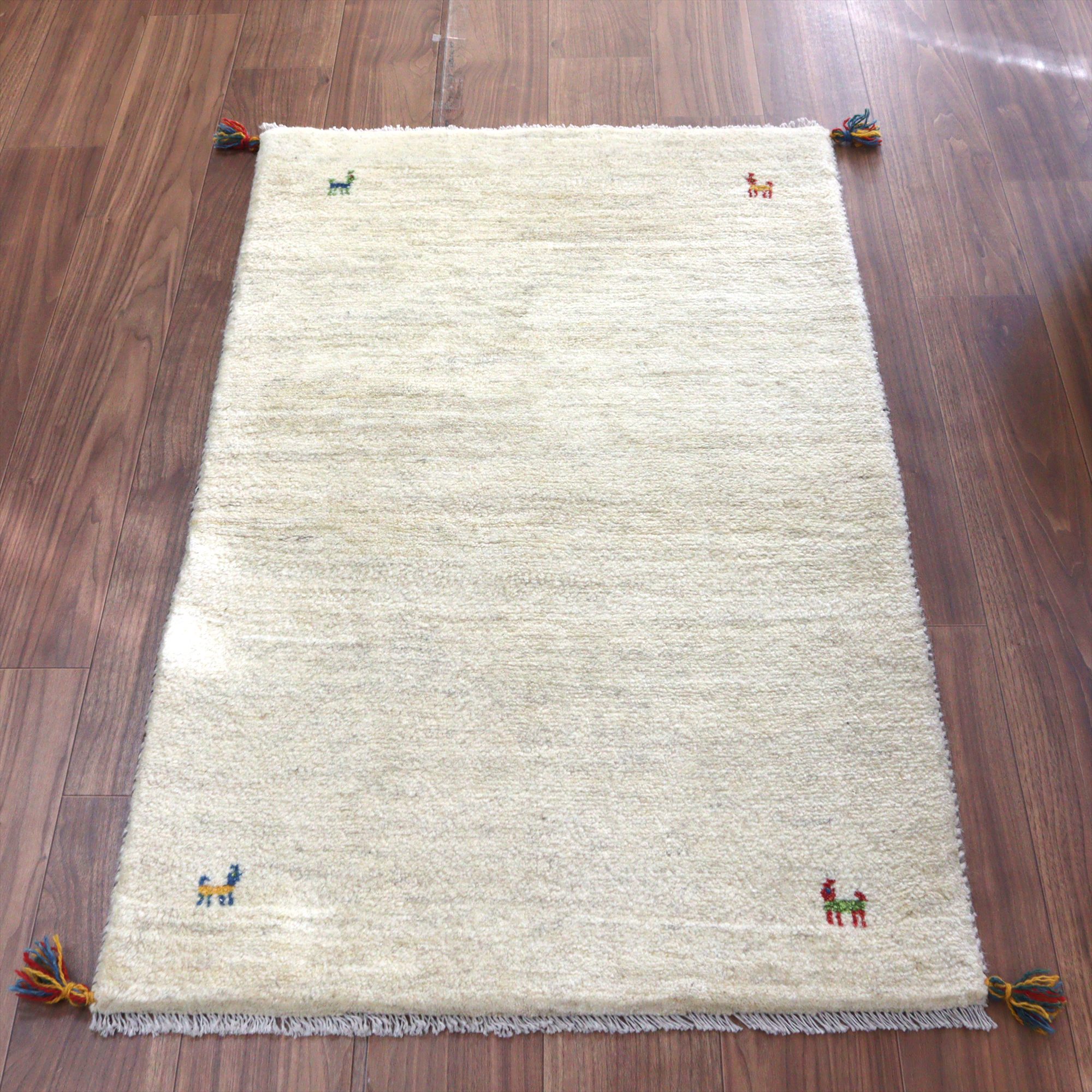 イランの手織りラグ ギャッベ 127x79cm シンプルデザイン アイボリー